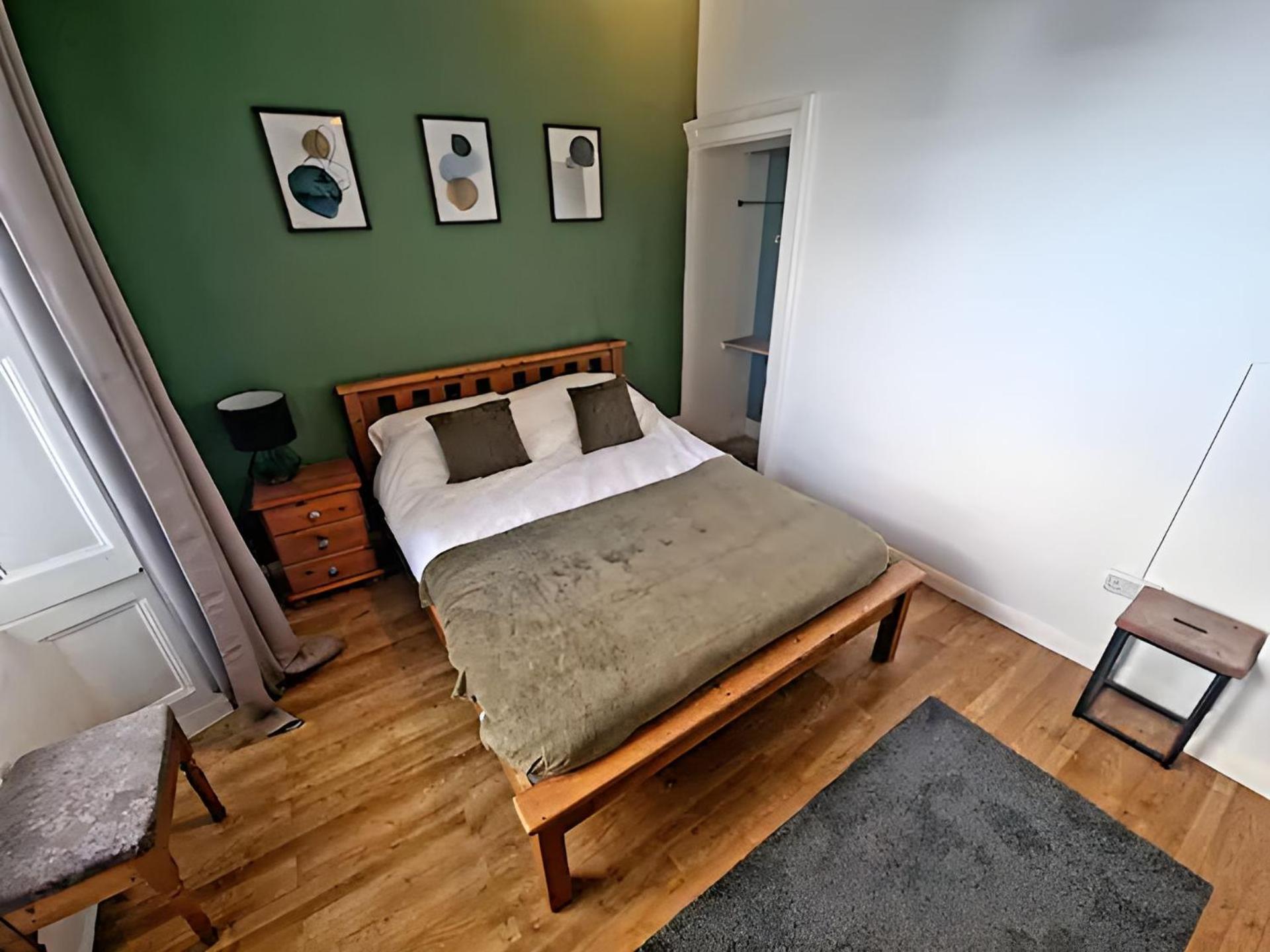 Large 2 Bed, 2 Bath Apt, Parking, Huge Garden, Sky Tv, Wifi, Direct Option Exeter