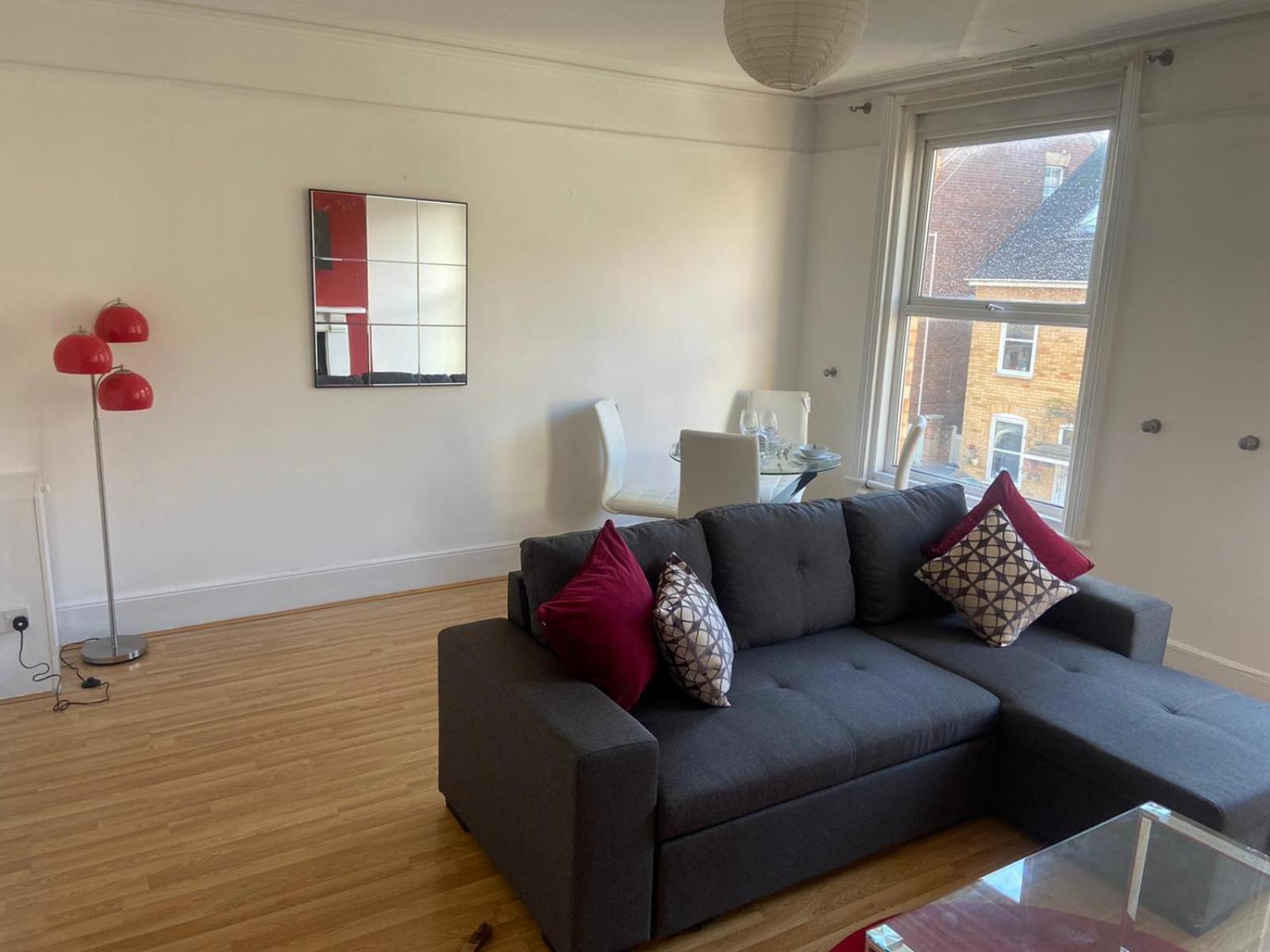 Raleigh Ff&tf - 1 Bed Georgian Flat In The Centre Of Exeter, Free Parking With Wifi