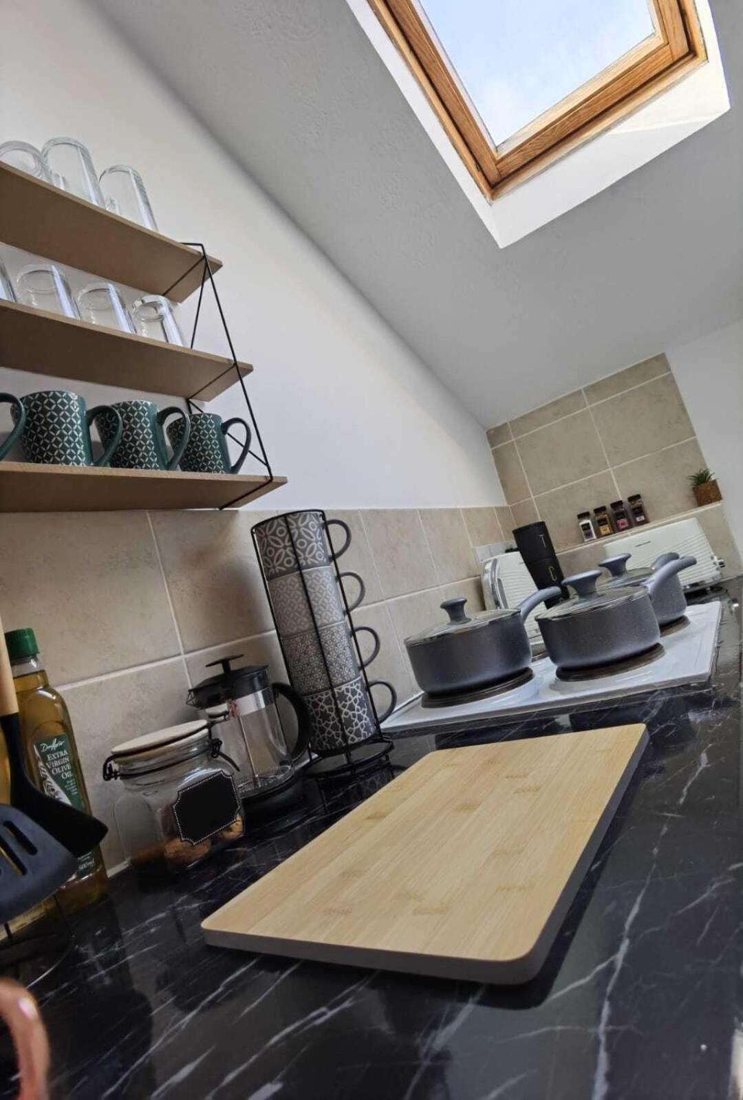Raleigh Ff&tf - 1 Bed Georgian Flat In The Centre Of Exeter, Free Parking With Wifi