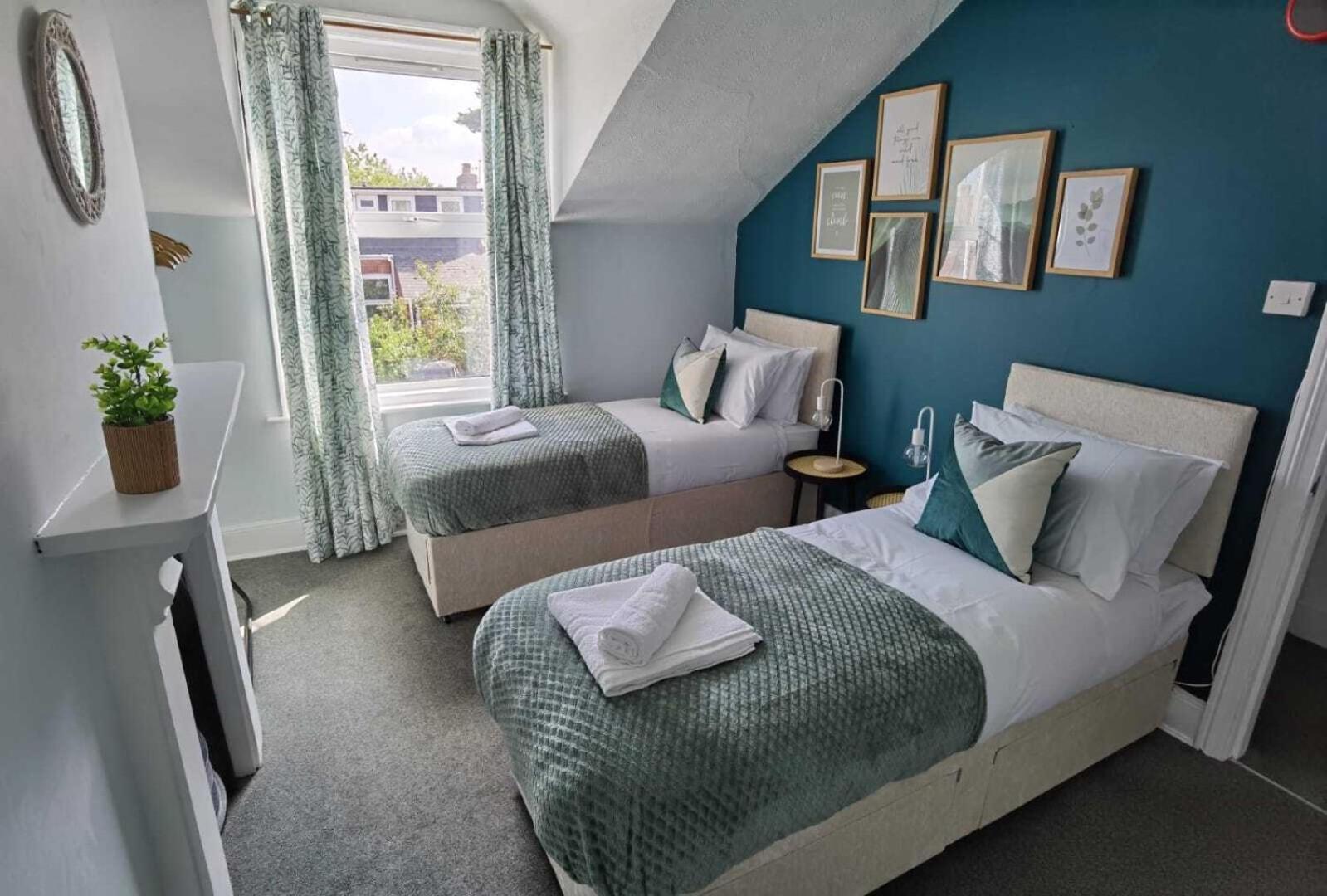 Raleigh Ff&tf - 1 Bed Georgian Flat In The Centre Of Exeter, Free Parking With Wifi