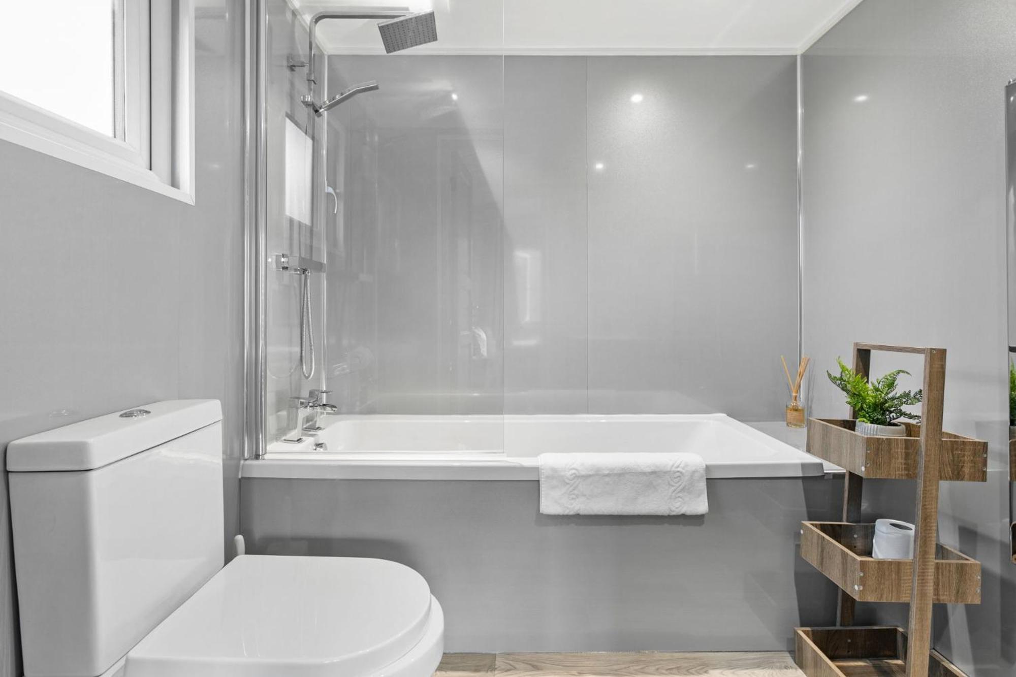 Apartment Alder Vip Hot Tub Exeter