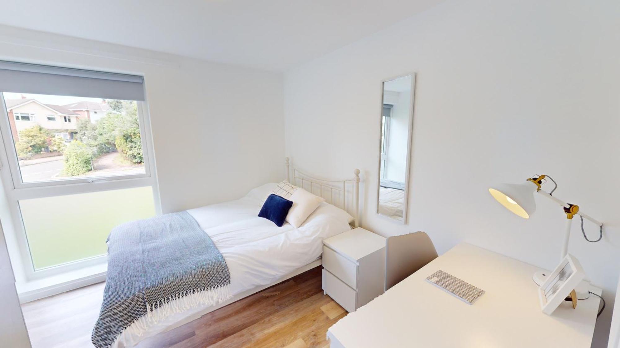 Apartment Inviting & Cozy 3-bed Exeter