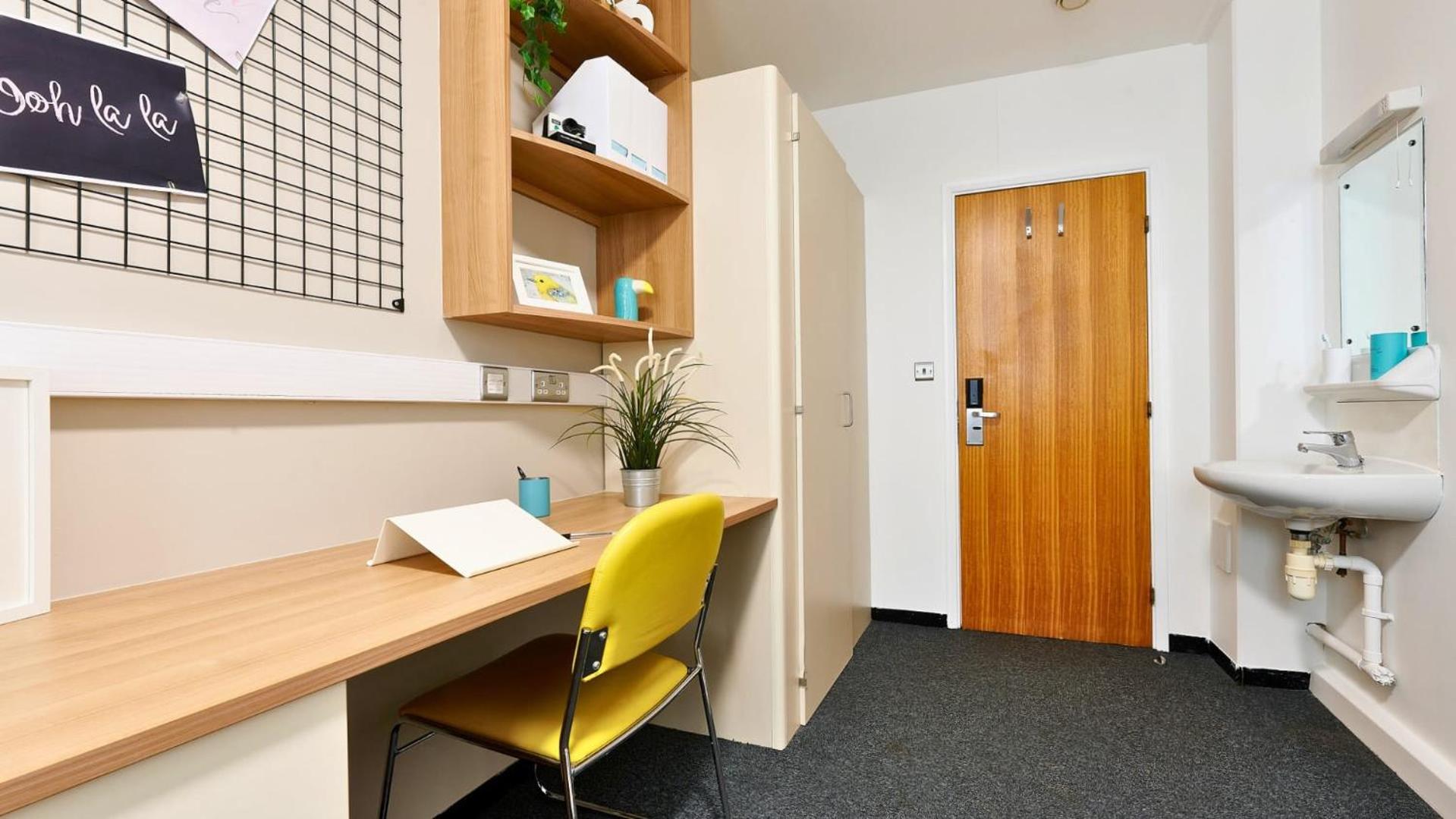 For Students Only Trendy Non-ensuite At Northernhay House In *