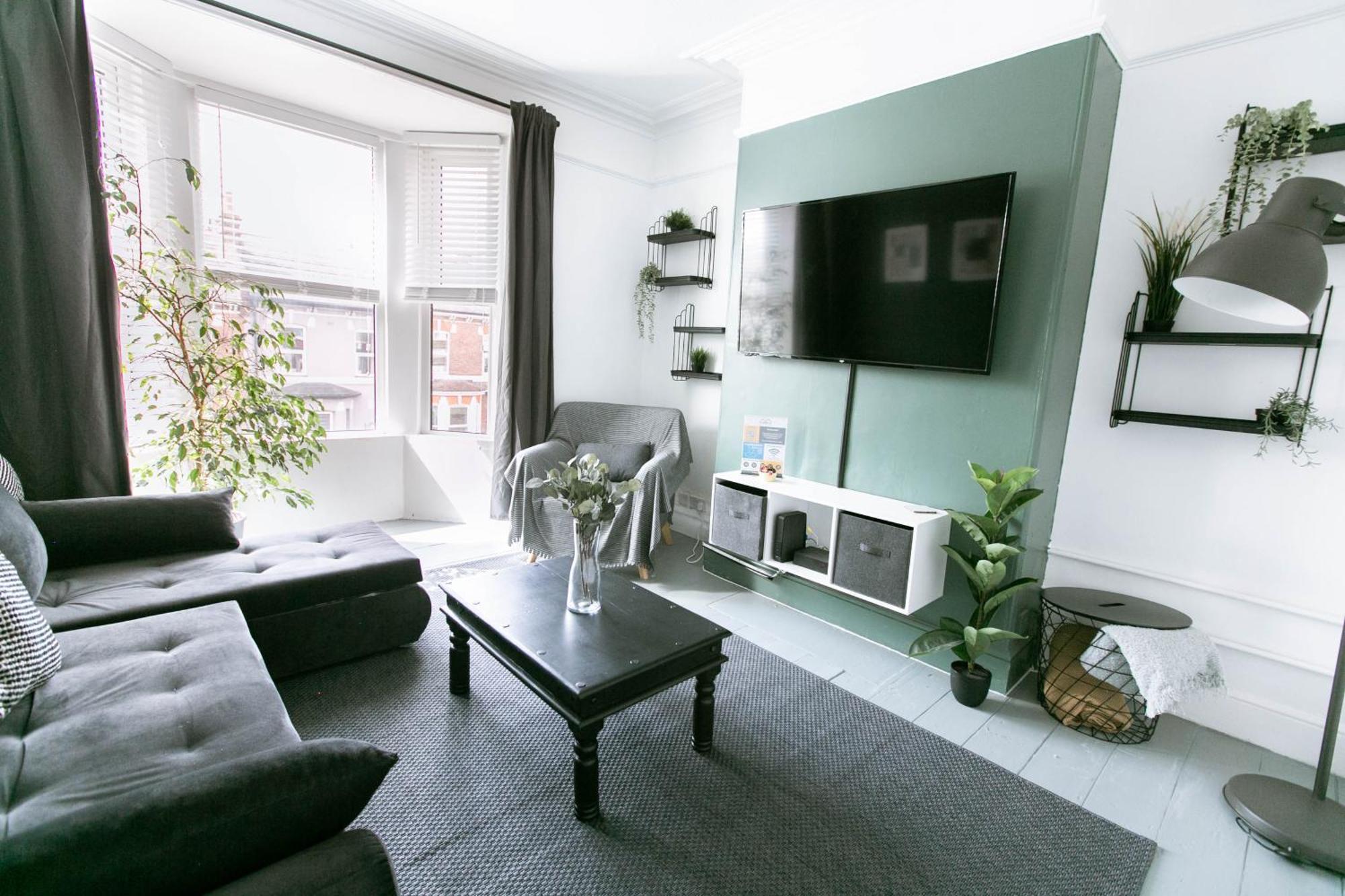 Apartment Sleeps 6, Parking, Smart Tv, Garden, Contact For Discounted Prices
