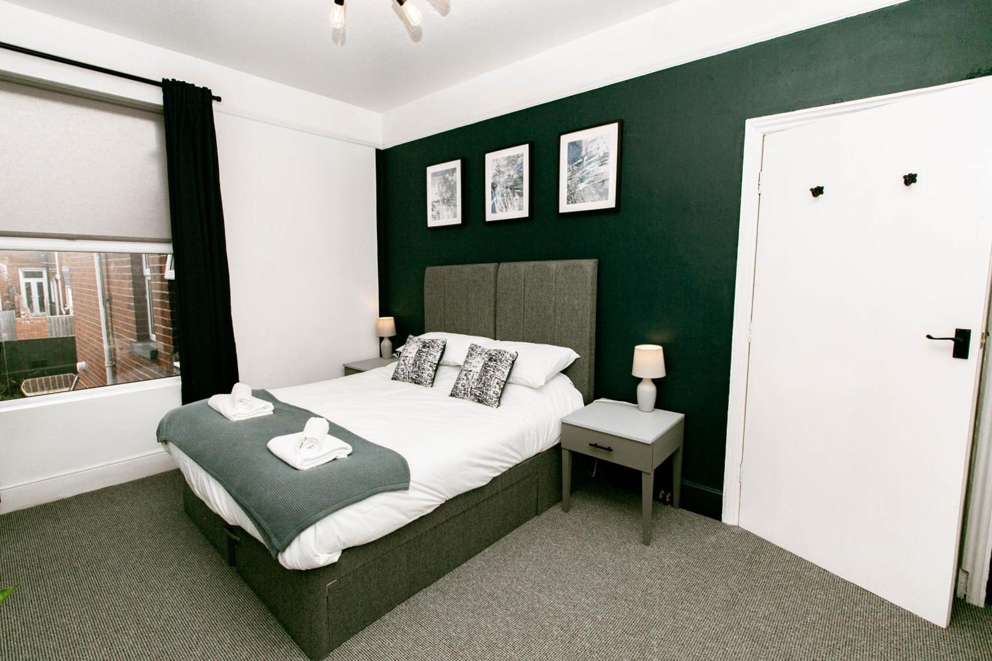 Sleeps 6, Parking, Smart Tv, Garden, Contact For Discounted Prices Apartment