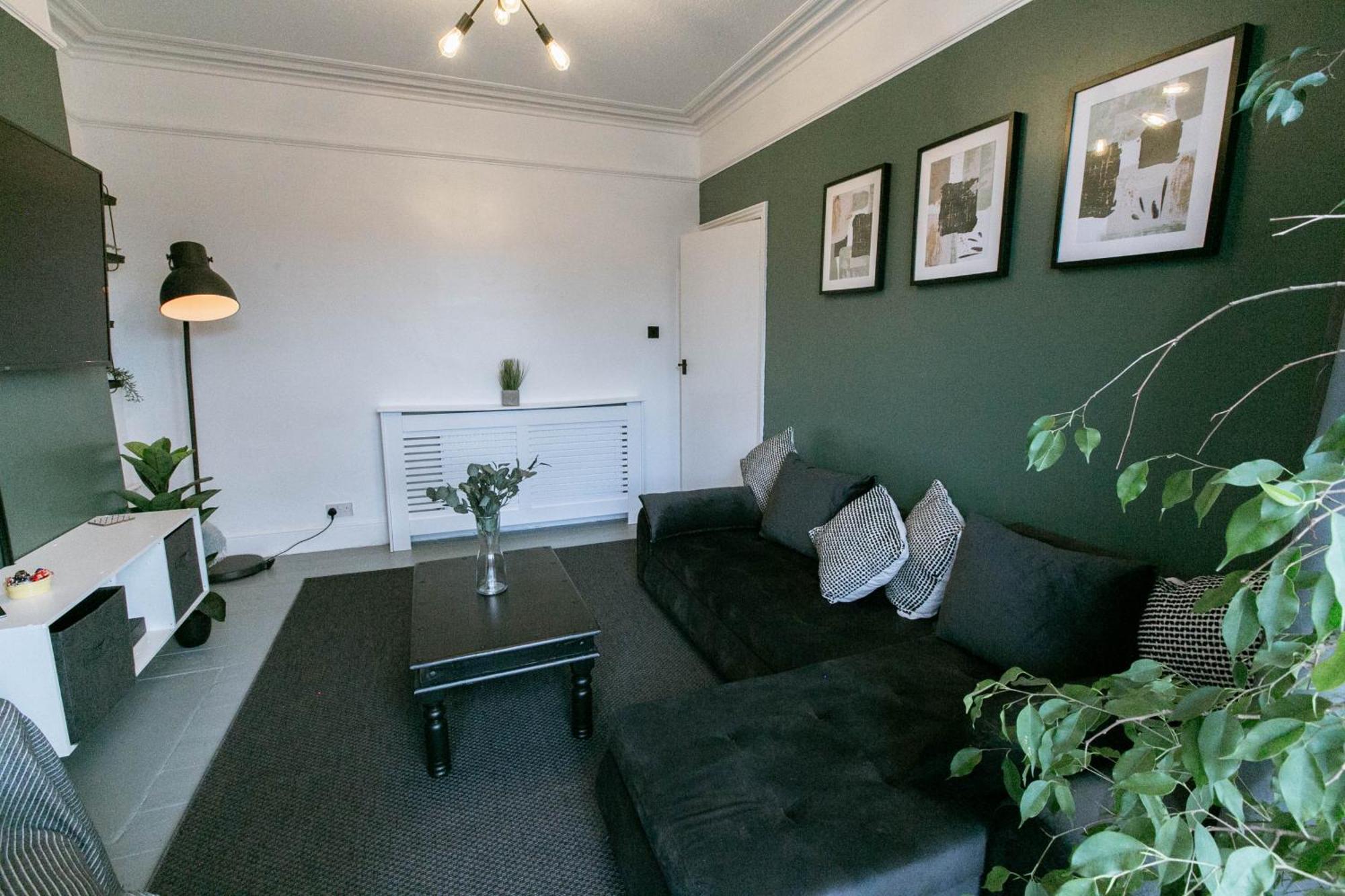 Sleeps 6, Parking, Smart Tv, Garden, Contact For Discounted Prices