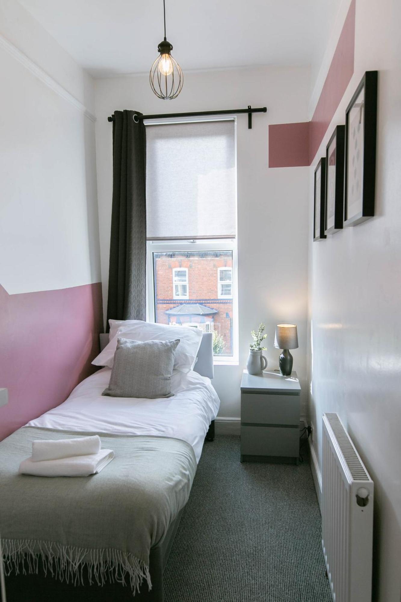 Apartment Sleeps 6, Parking, Smart Tv, Garden, Contact For Discounted Prices
