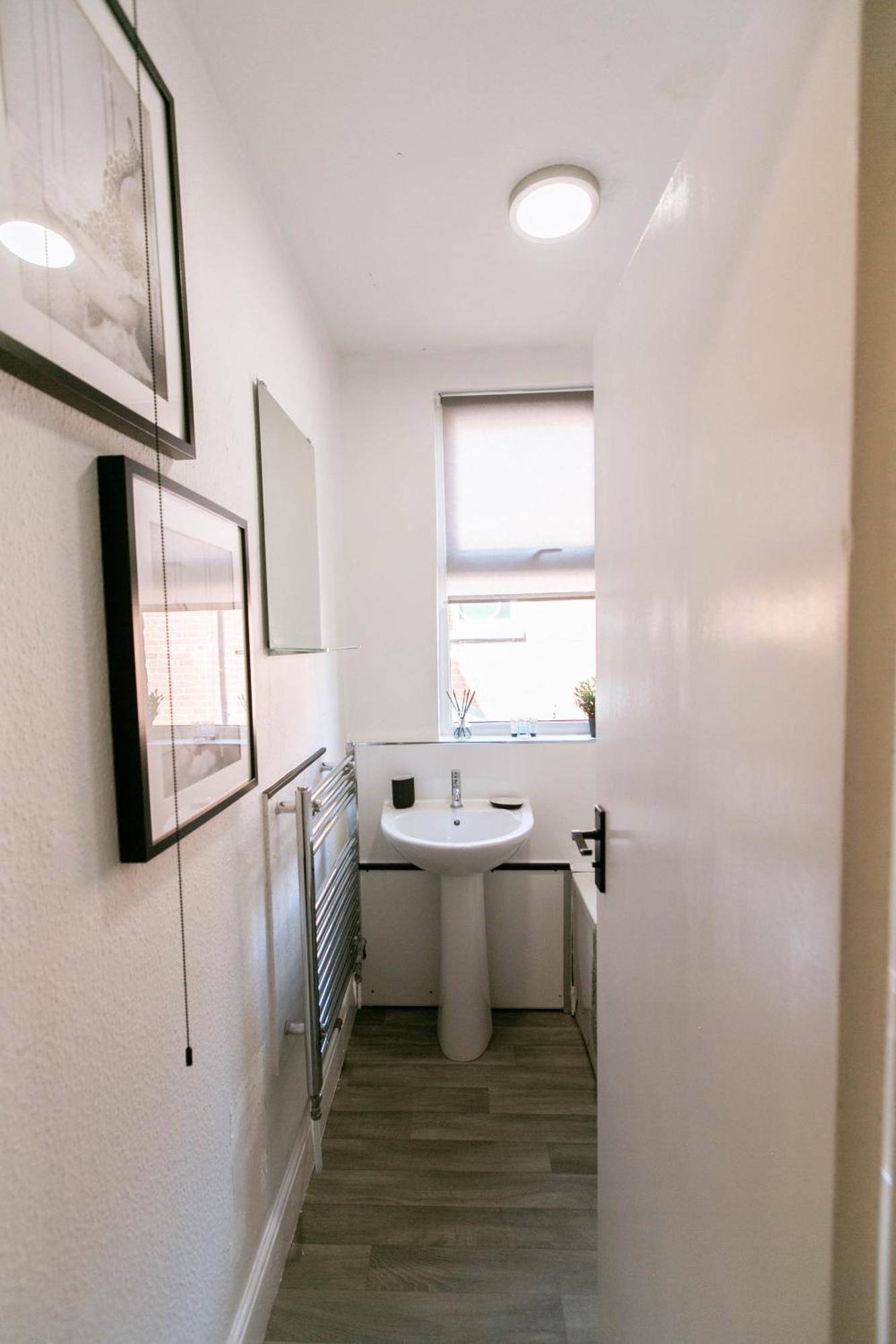 Sleeps 6, Parking, Smart Tv, Garden, Contact For Discounted Prices