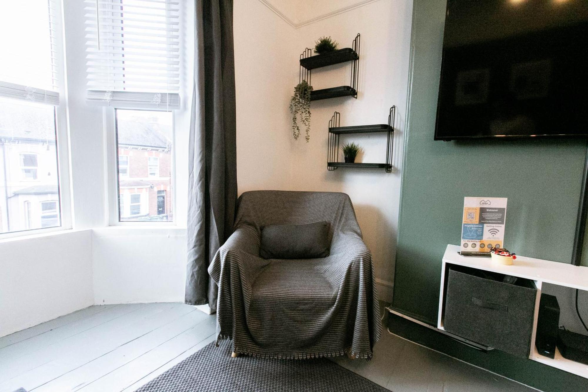 Sleeps 6, Parking, Smart Tv, Garden, Contact For Discounted Prices Apartment