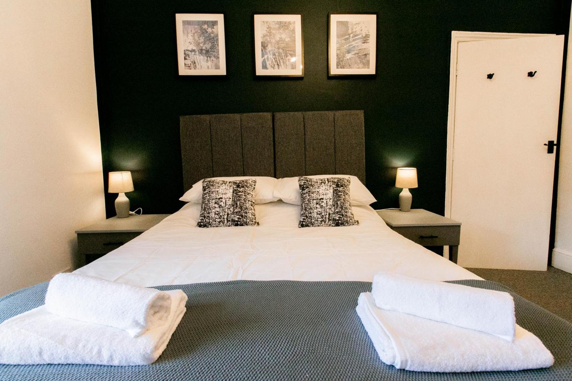 Sleeps 6, Parking, Smart Tv, Garden, Contact For Discounted Prices Apartment *