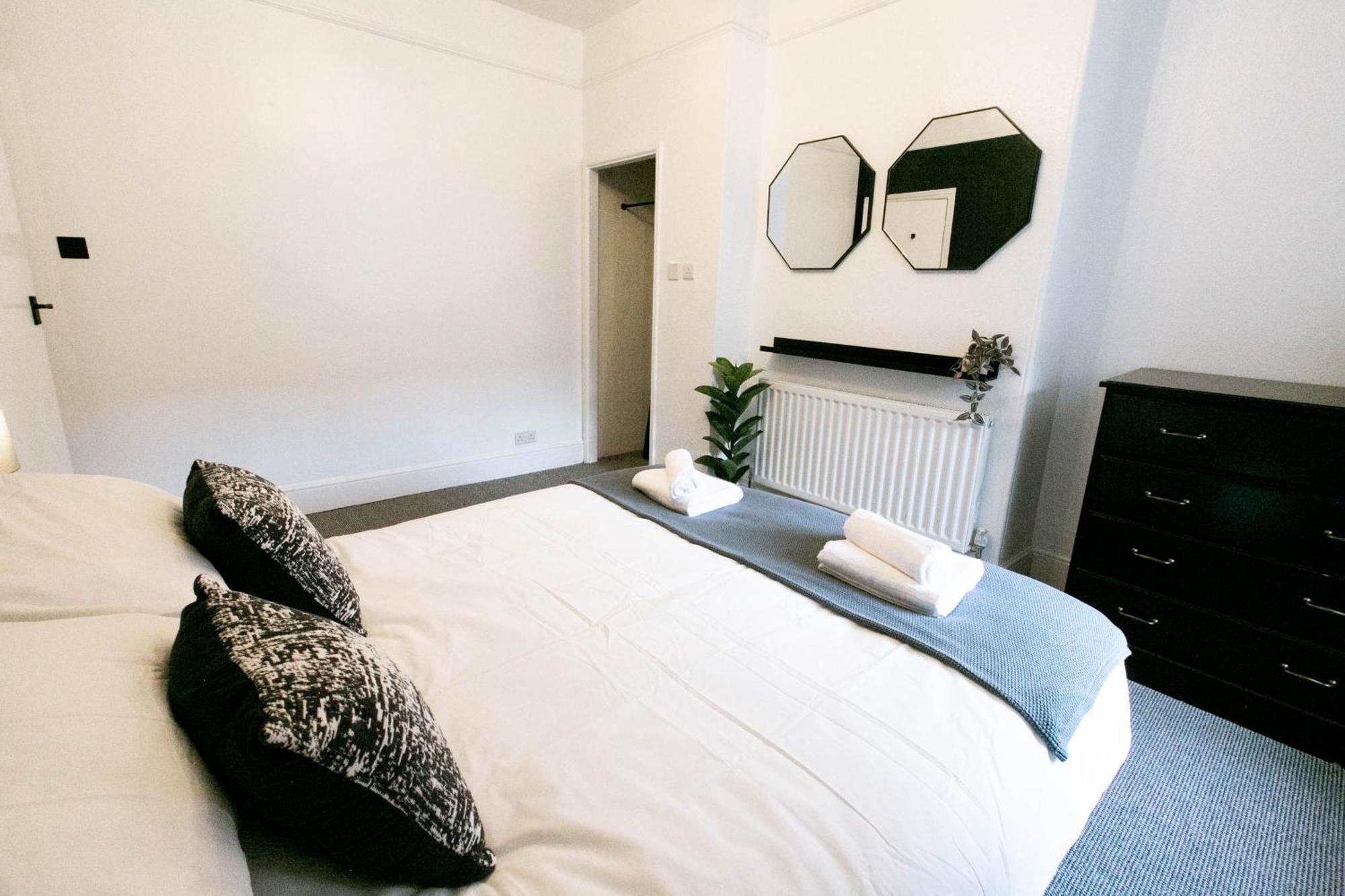 Apartment Sleeps 6, Parking, Smart Tv, Garden, Contact For Discounted Prices *