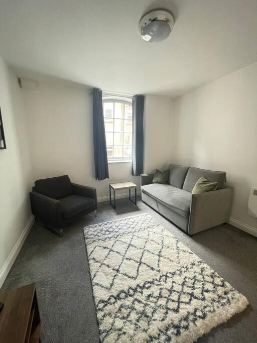 2 The Courtyard - For Business, Leisure Or Relocation Apartamento *