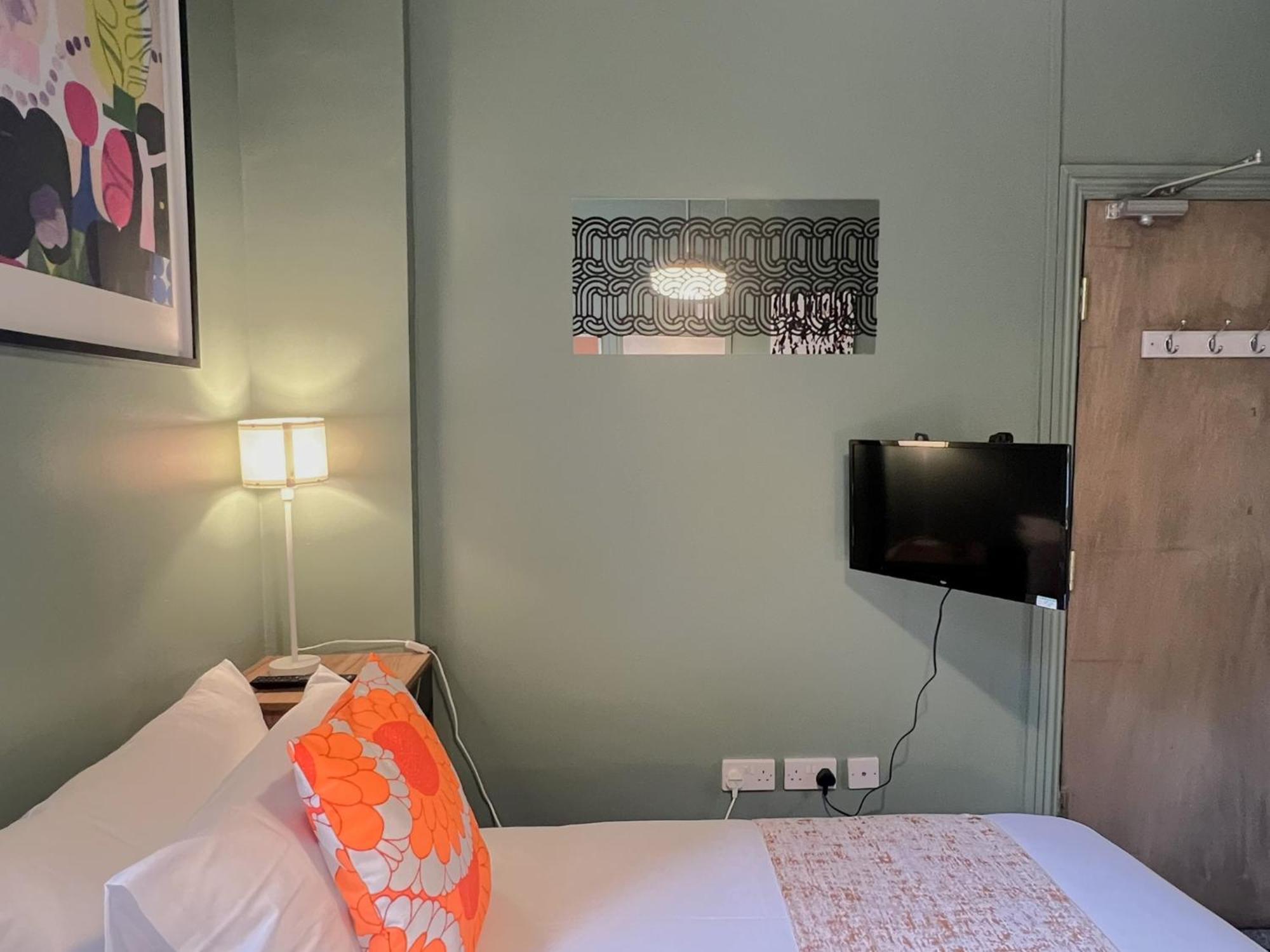 Guest house Melbury & *