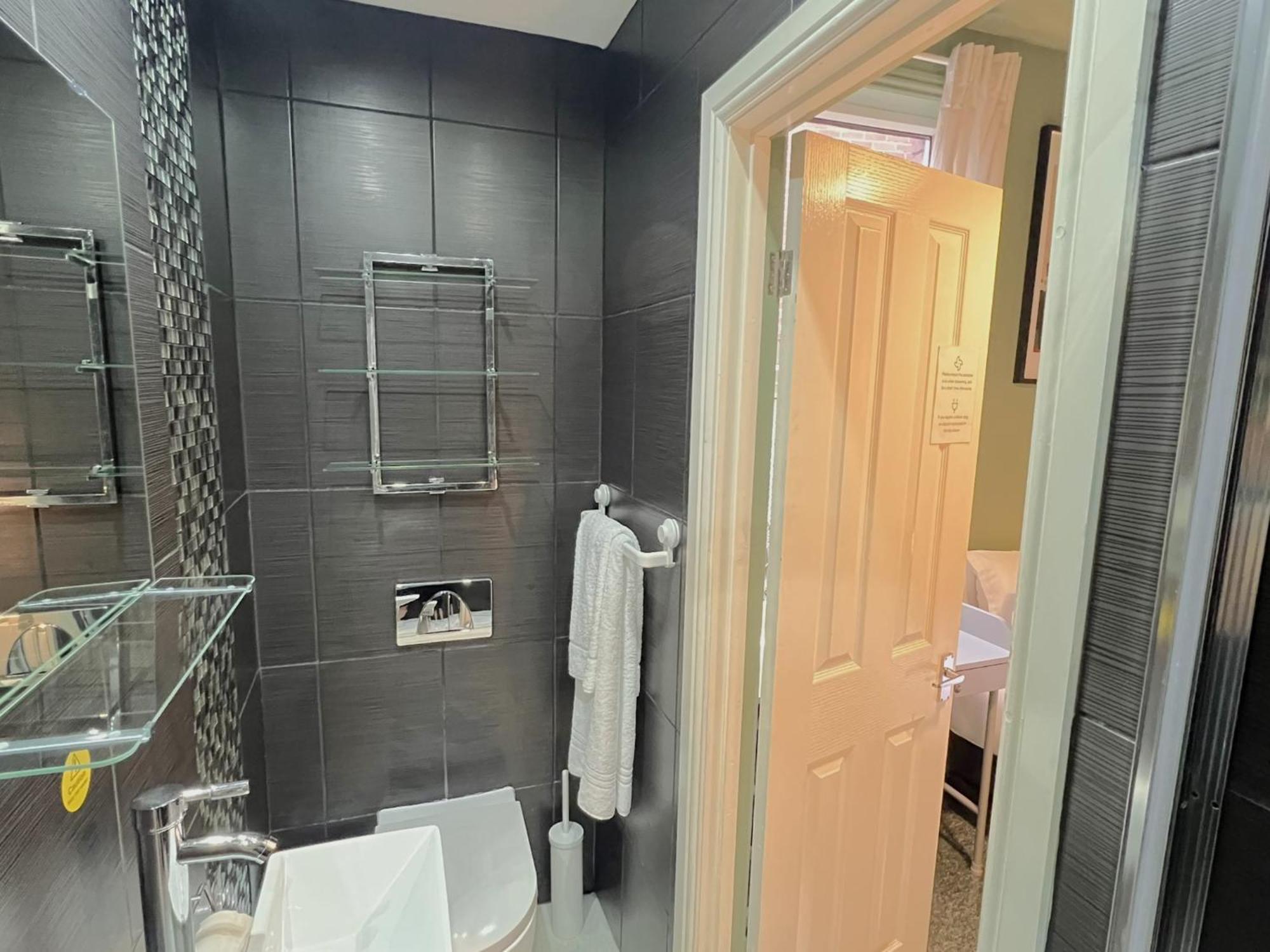 Guest house Melbury & *
