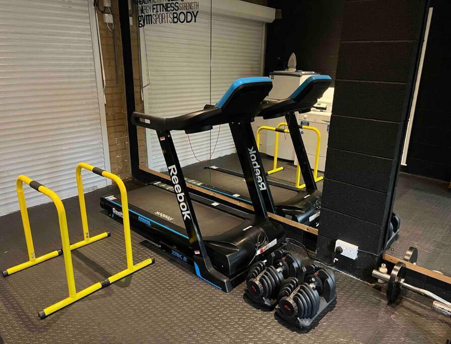 Classy Family House-gym-free Parking-train Station Hébergement de vacances *