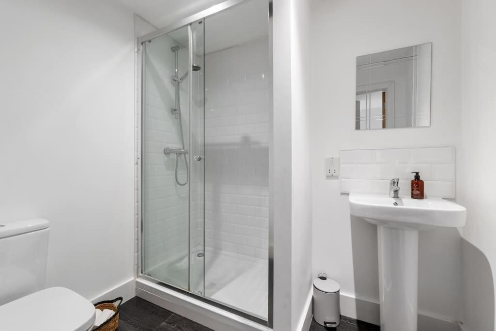 1a The Courtyard, * Exeter