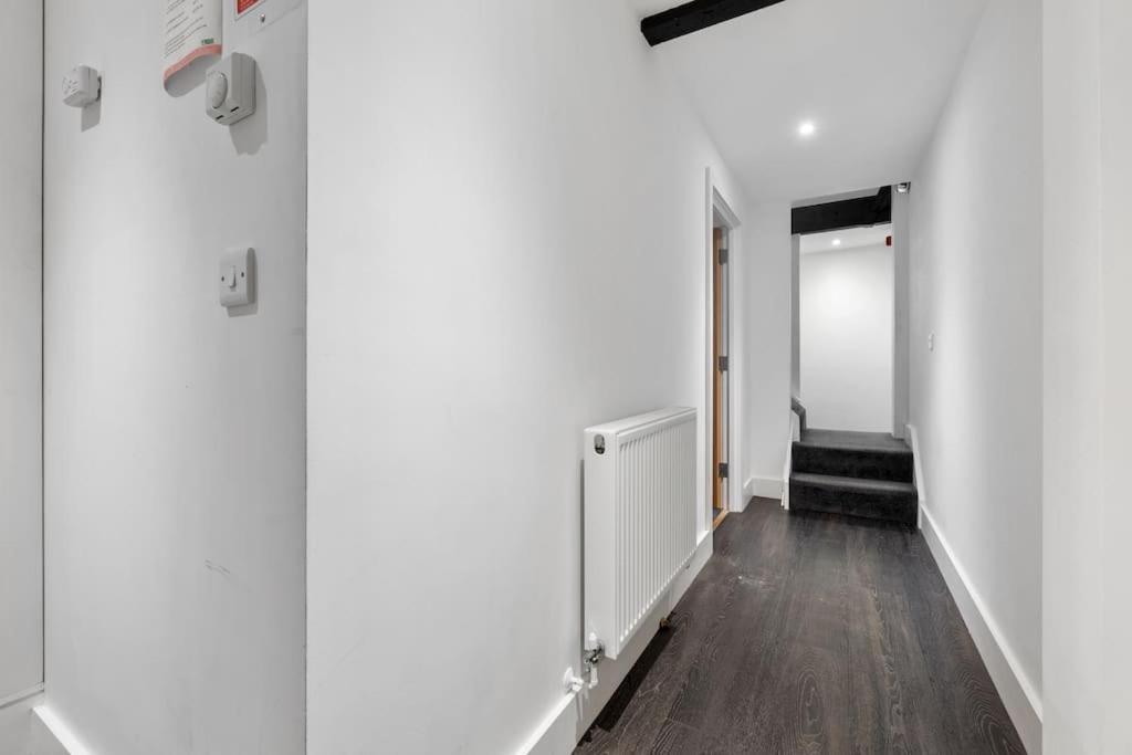 1a The Courtyard, * Exeter