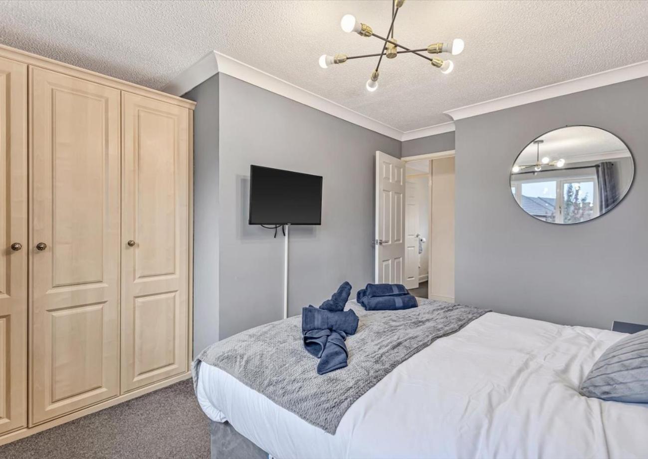Stunning 2br With Private Garden, Near Airport & Met Office Apartment