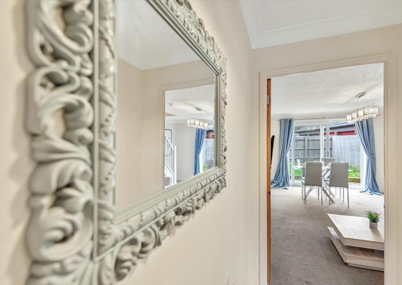 Stunning 2br With Private Garden, Near Airport & Met Office *