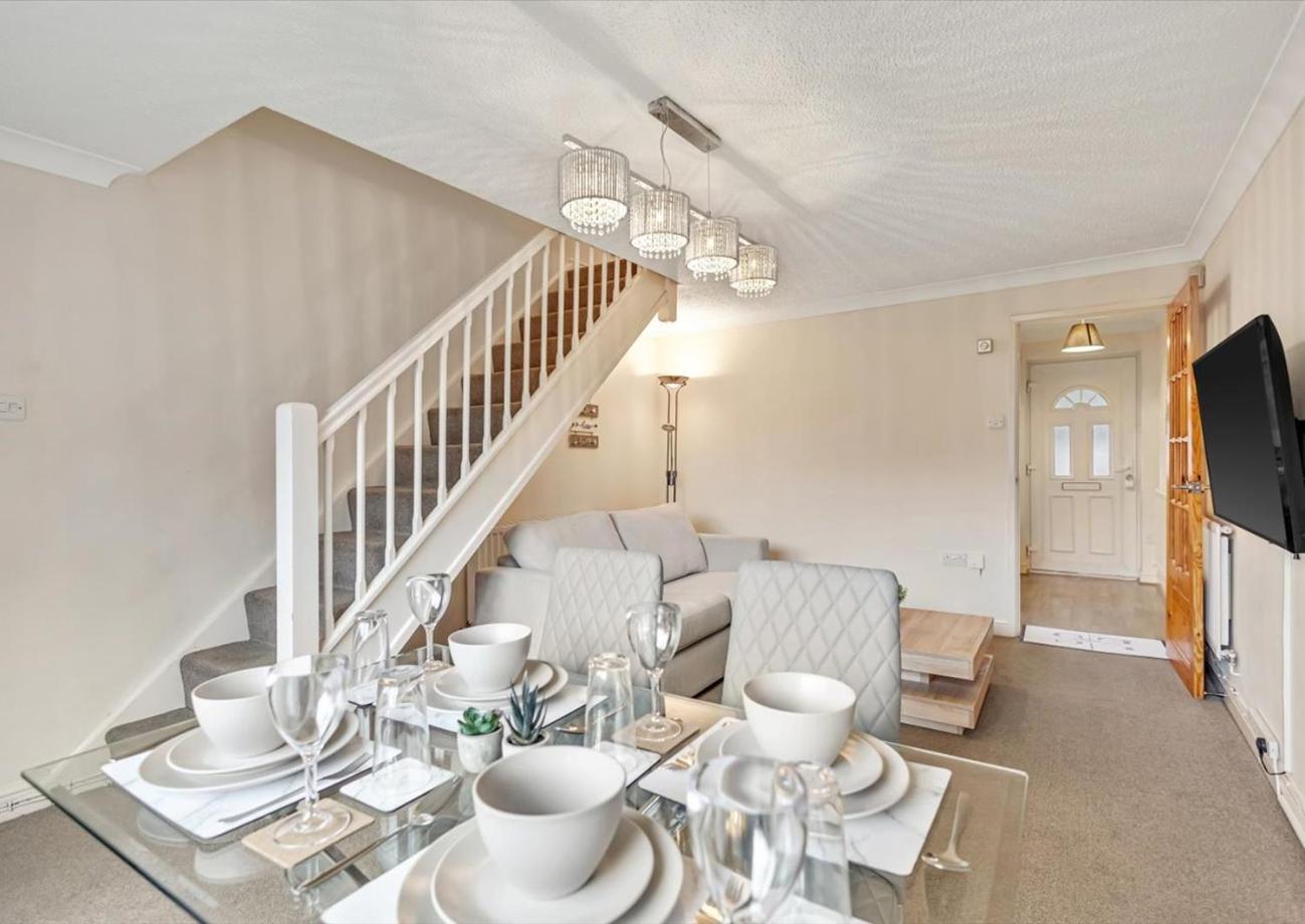 Stunning 2br With Private Garden, Near Airport & Met Office Exeter