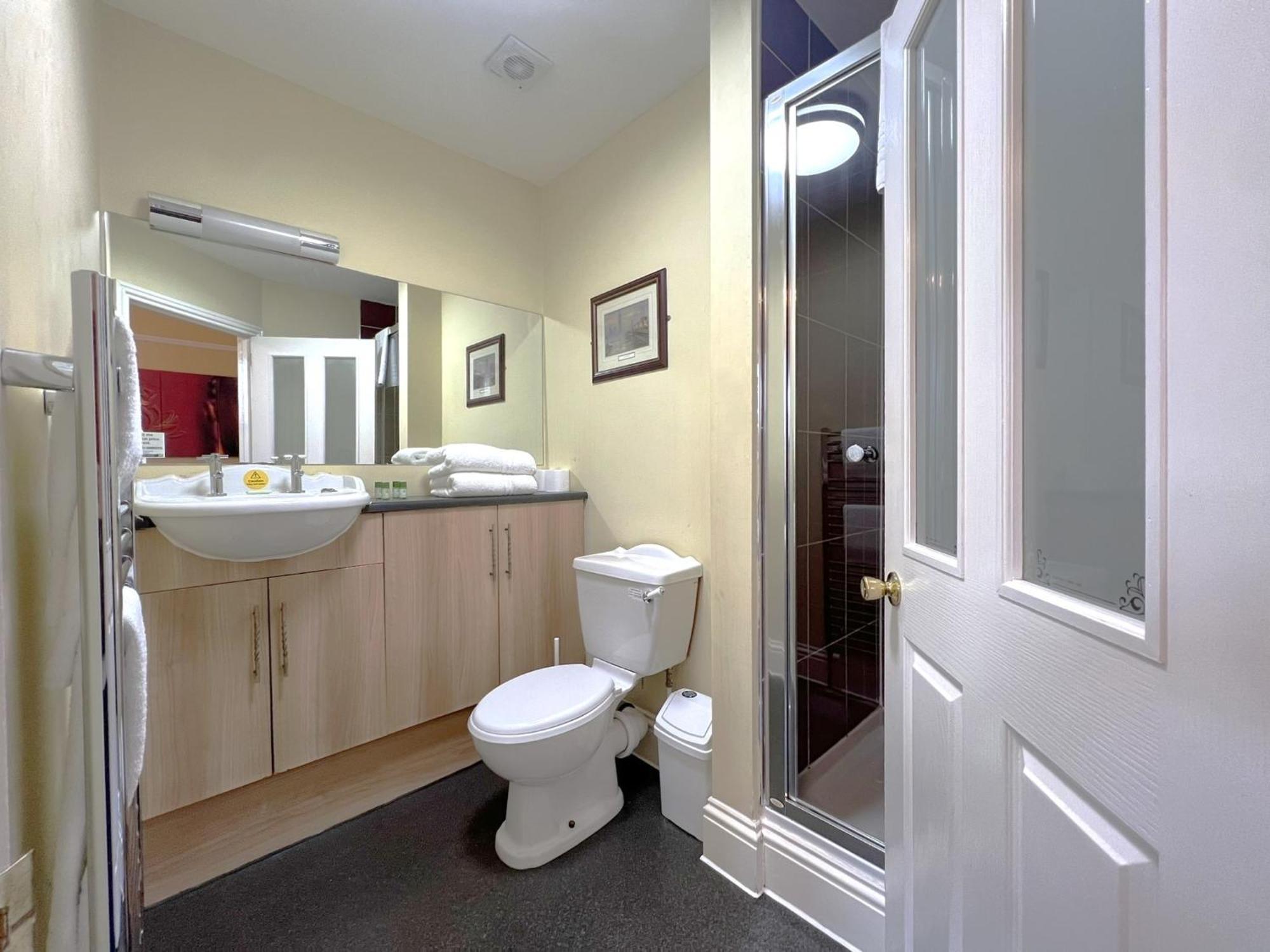 Guest house Melbury & *