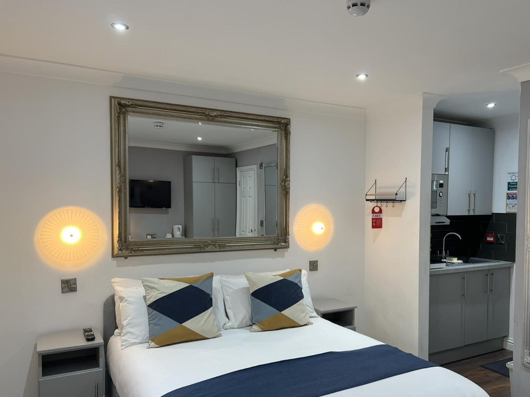 Guest house Melbury & *
