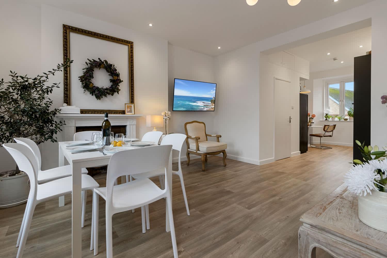 City Heights Sleeps 8 - Short Uk