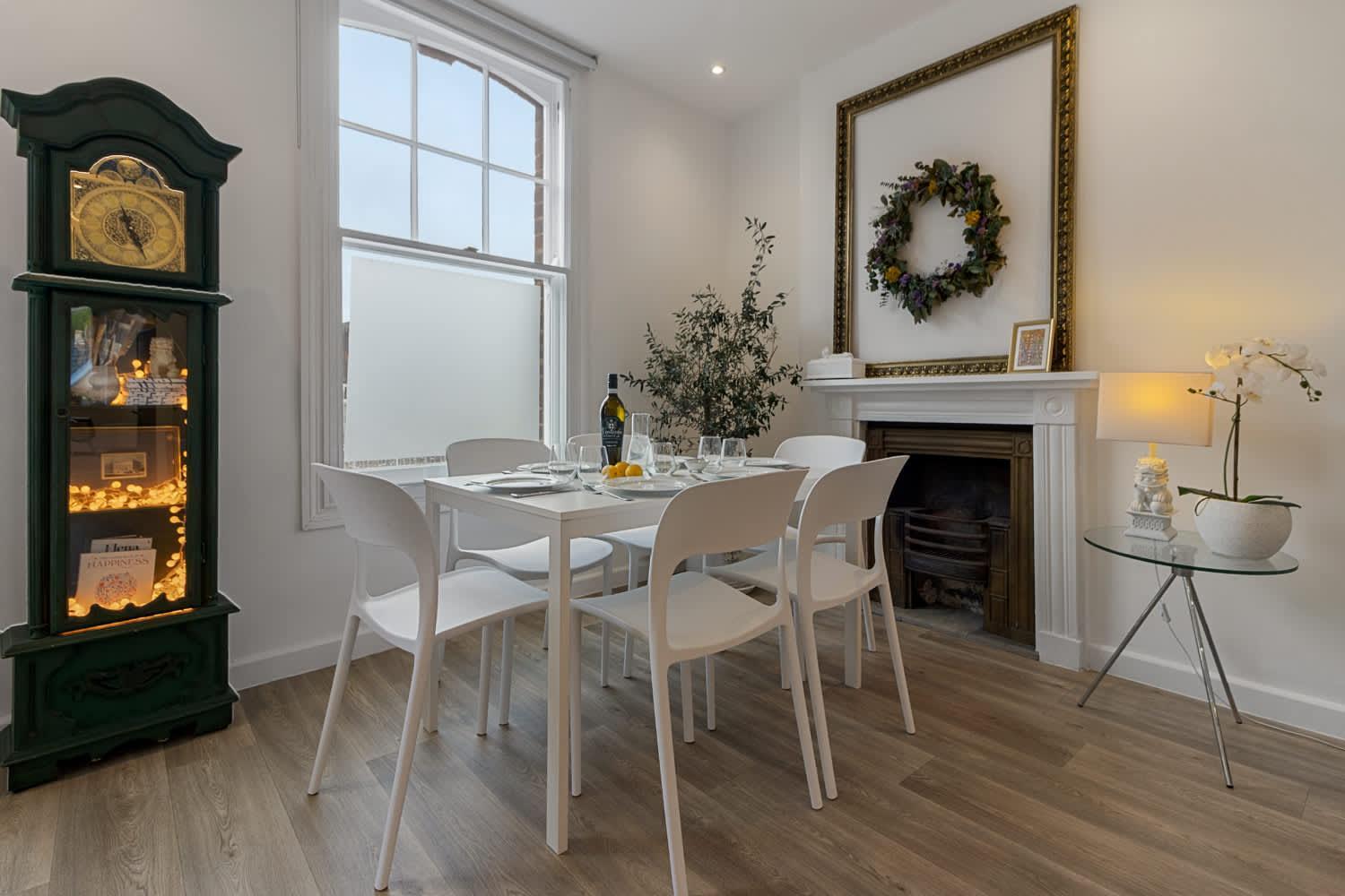 City Heights Sleeps 8 - Short Uk Holiday home *
