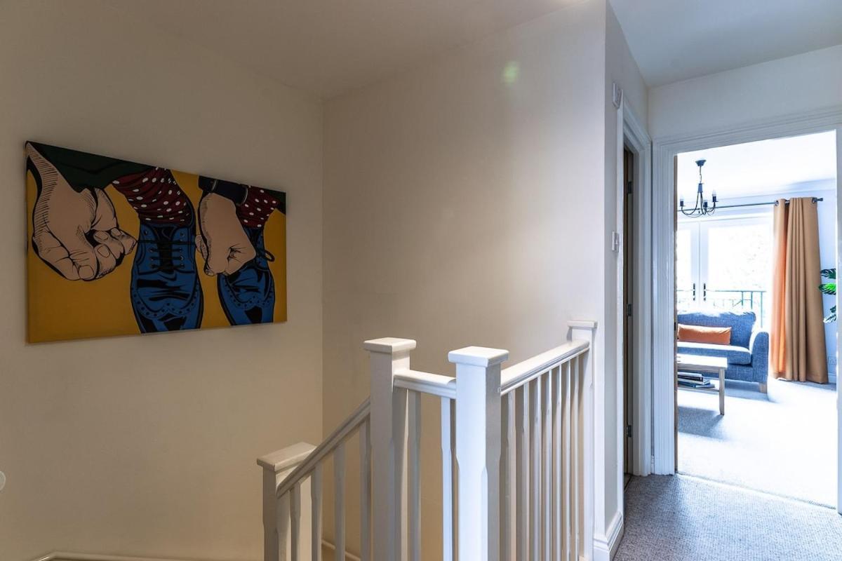 Stylish Townhouse By The Quay With Parking Holiday home *