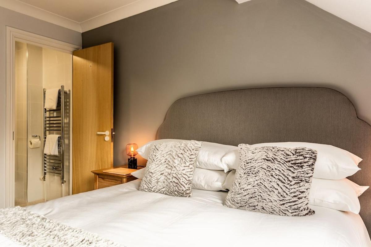 Stylish Townhouse By The Quay With Parking *
