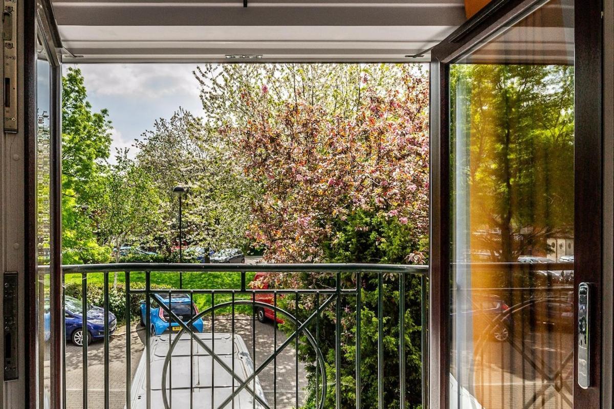 Stylish Townhouse By The Quay With Parking *