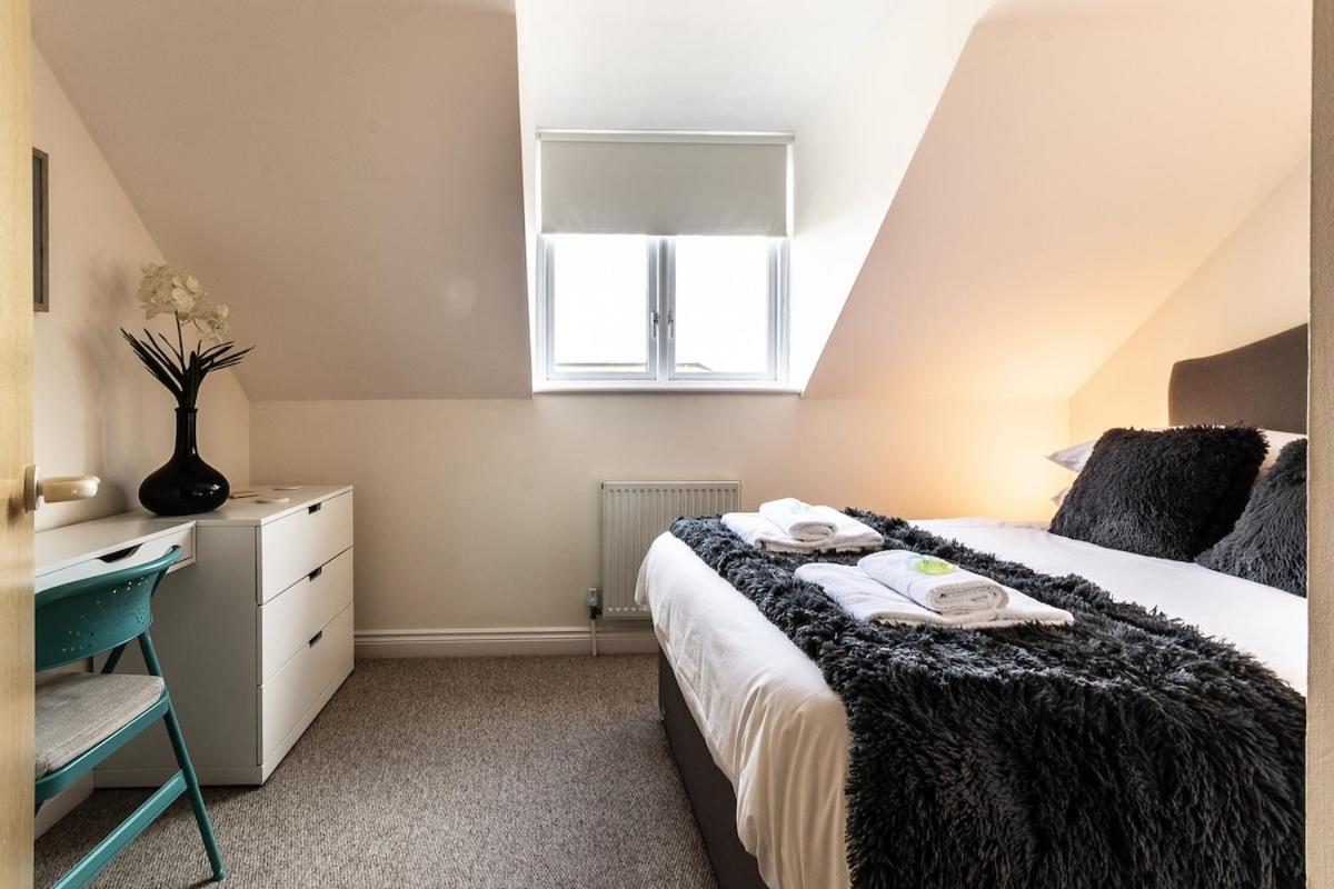 Stylish Townhouse By The Quay With Parking Holiday home *