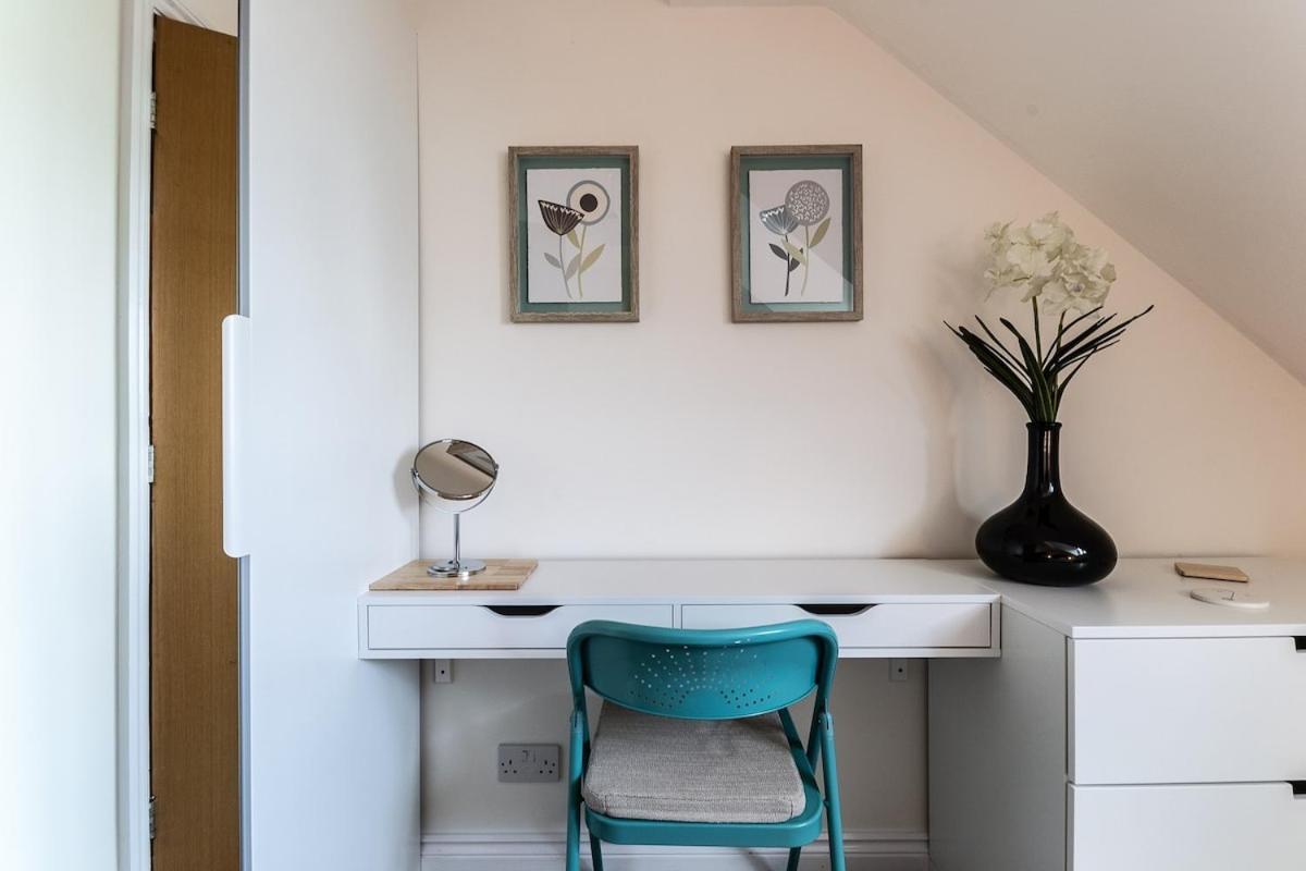 Stylish Townhouse By The Quay With Parking Holiday home *