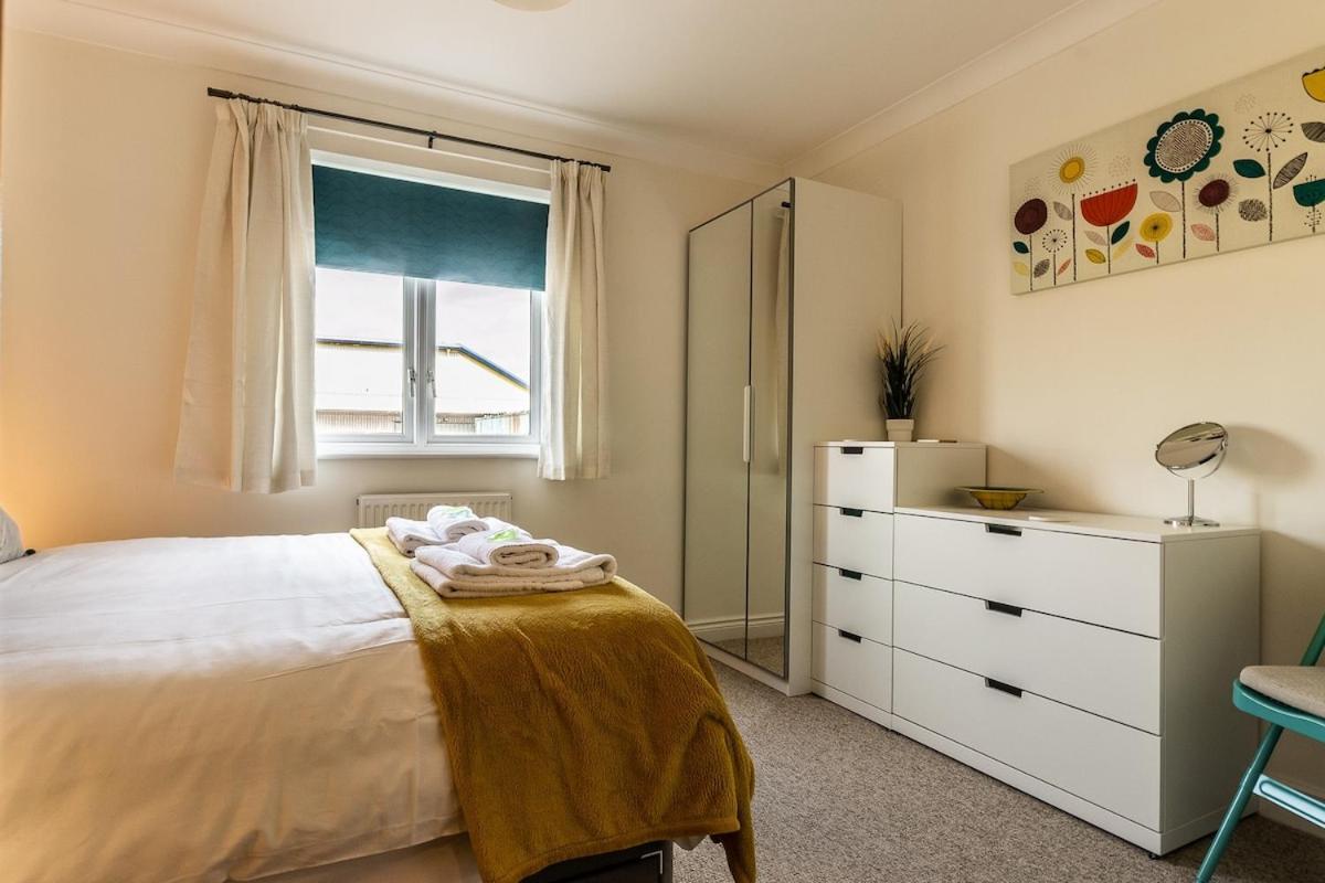 Stylish Townhouse By The Quay With Parking Holiday home Exeter