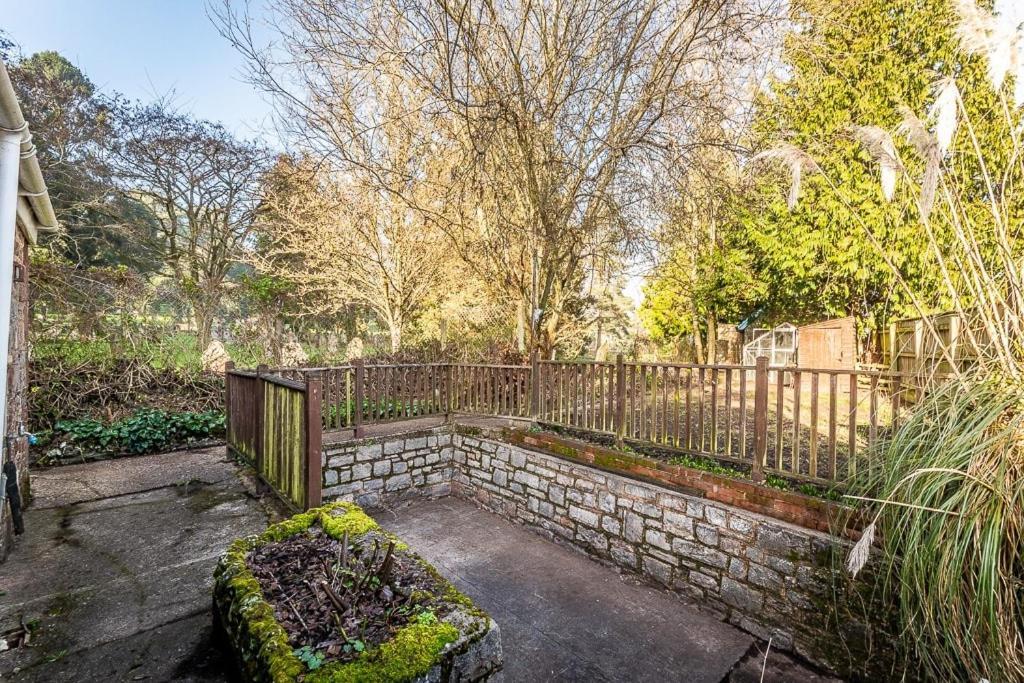 Charming Character In Cemetery Grounds Holiday home Exeter