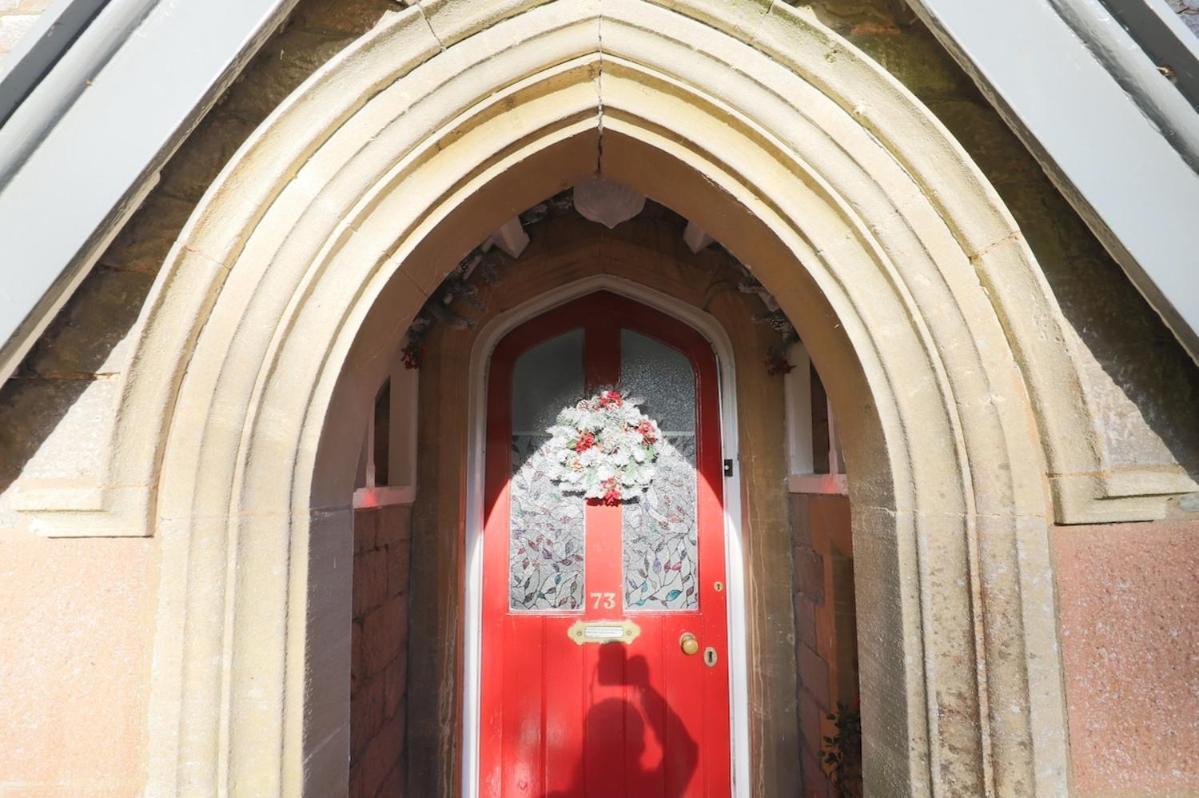 Charming Character In Cemetery Grounds Holiday home *