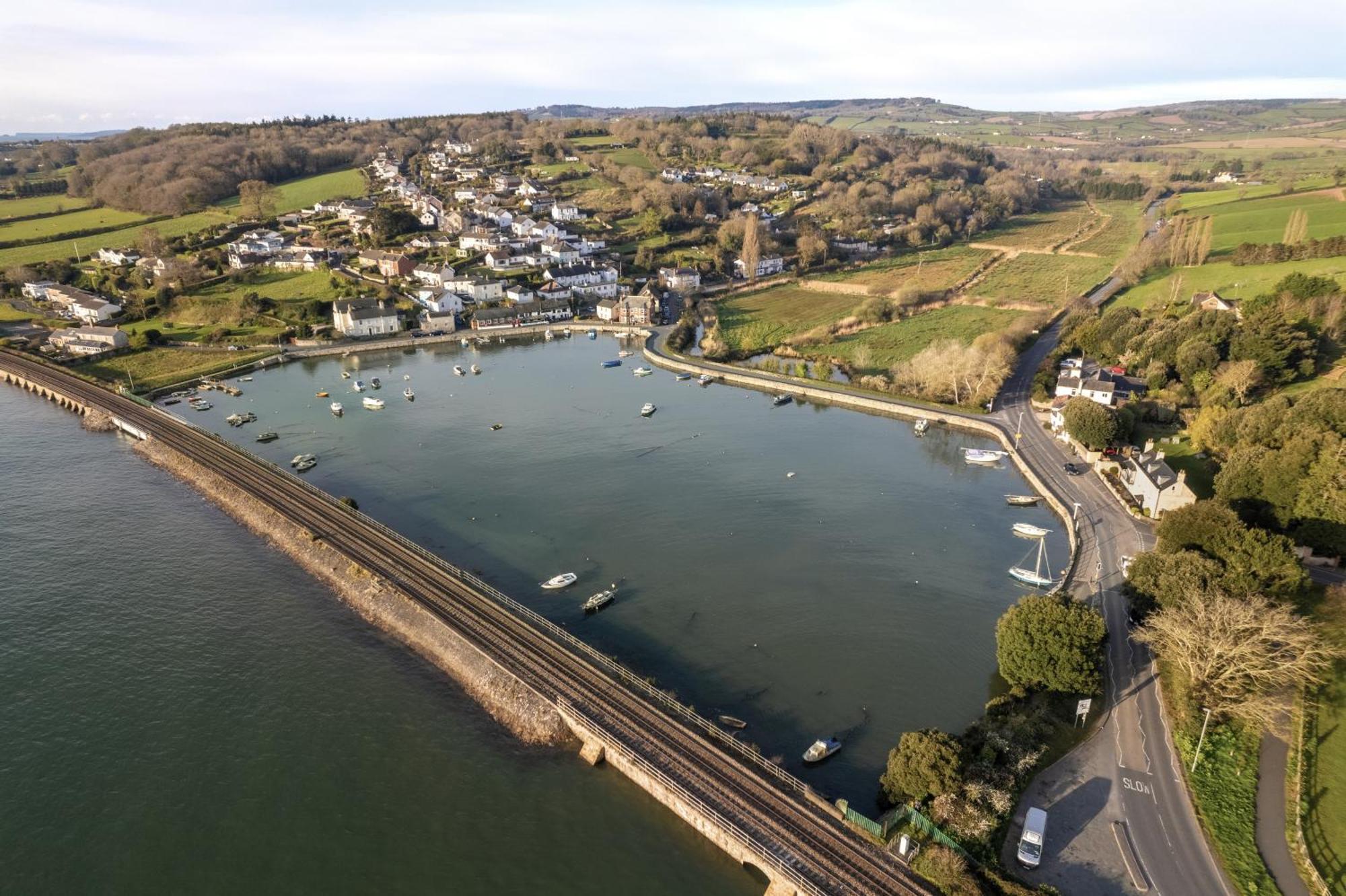 4 Bed Retreat With Balcony & Estuary Views