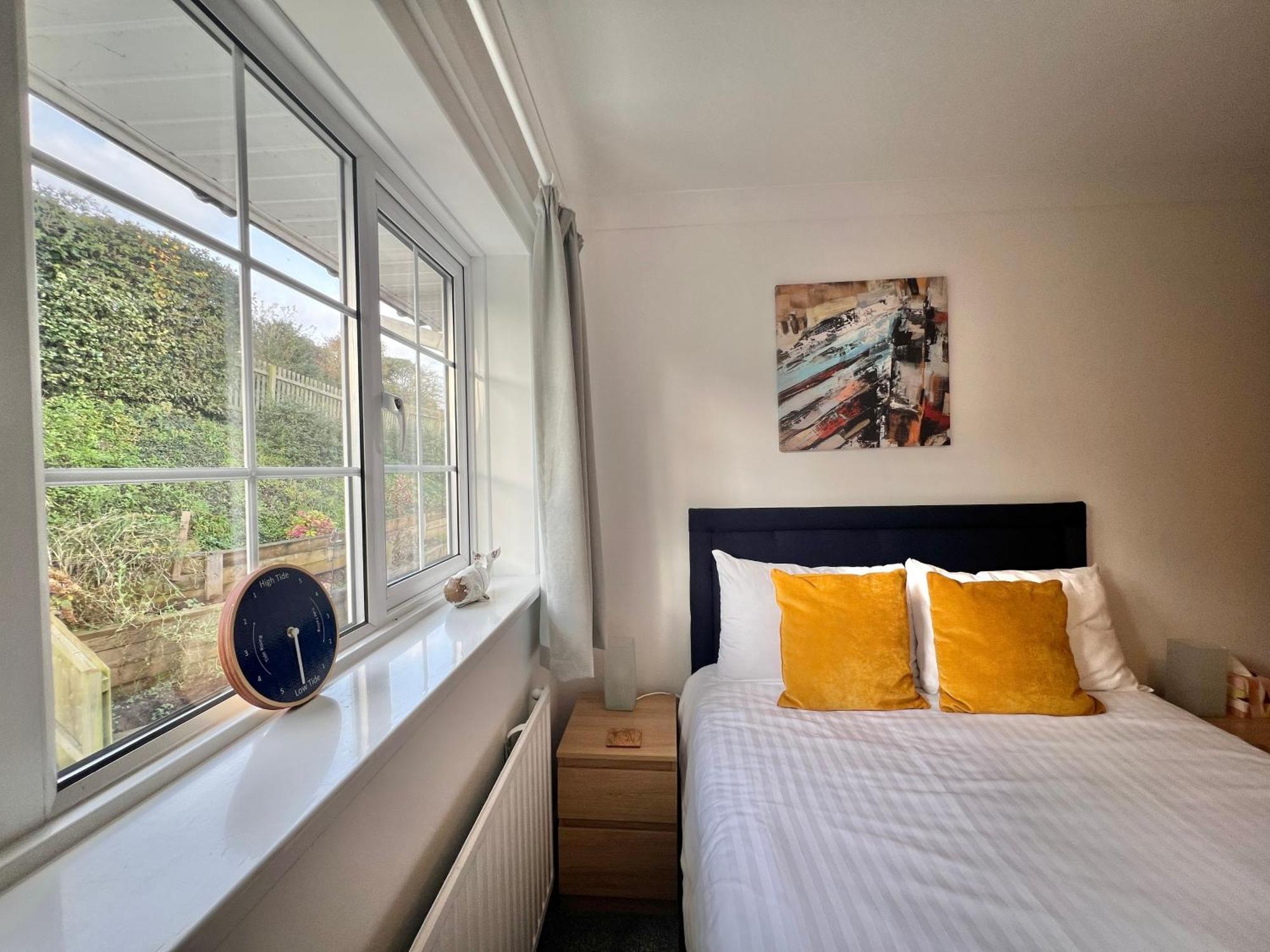 4 Bed Retreat With Balcony & Estuary Views