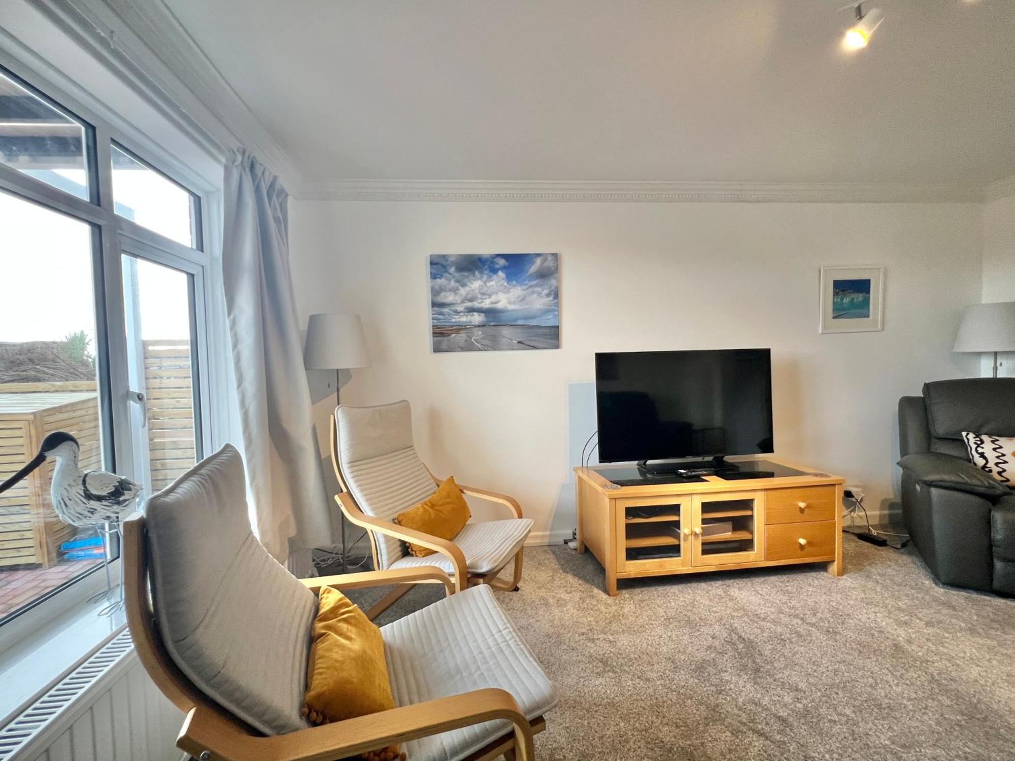 4 Bed Retreat With Balcony & Estuary Views