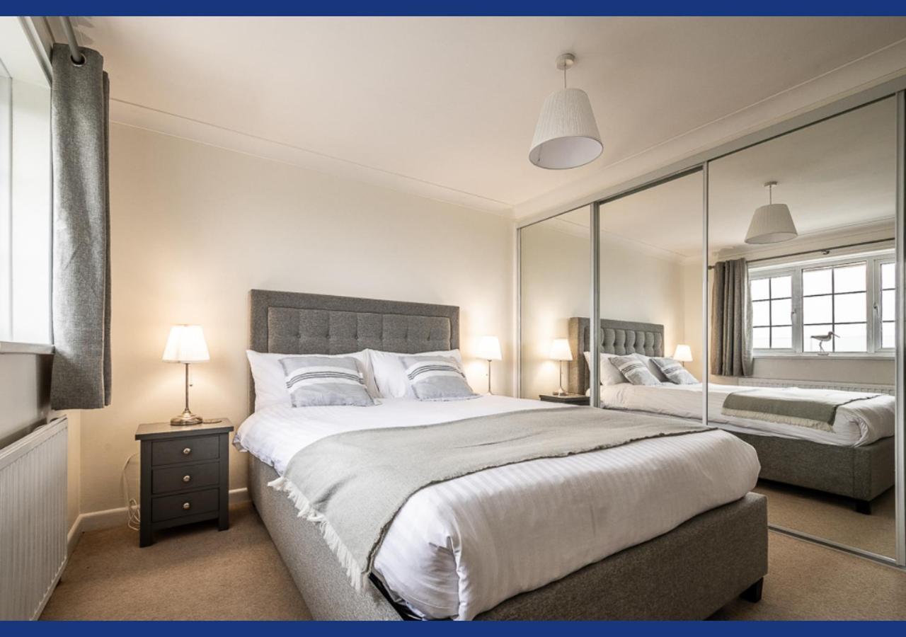 4 Bed Retreat With Balcony & Estuary Views *