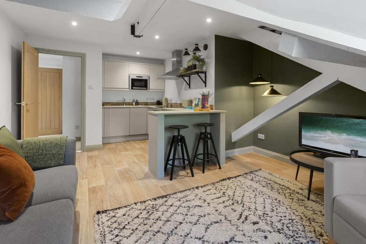 4a The Courtyard, Centre Apartment, Exeter