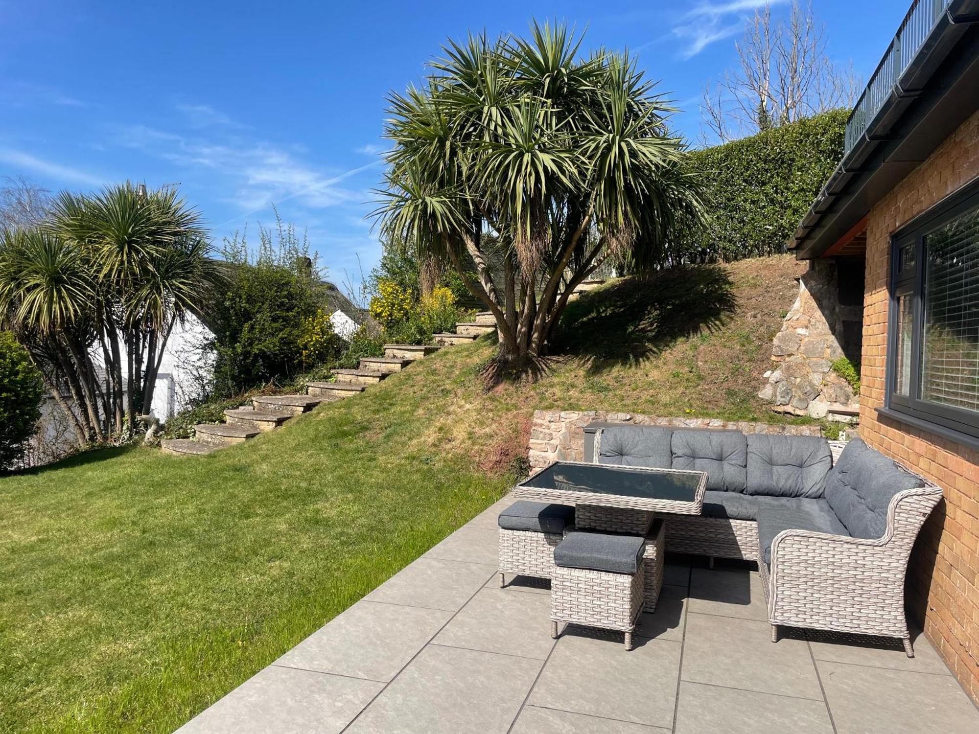 River Retreat - River Views & Parking * Exeter