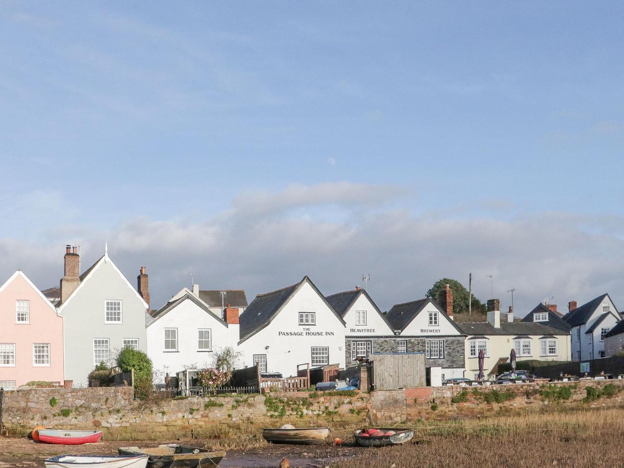 20 Marine Drive * Exeter