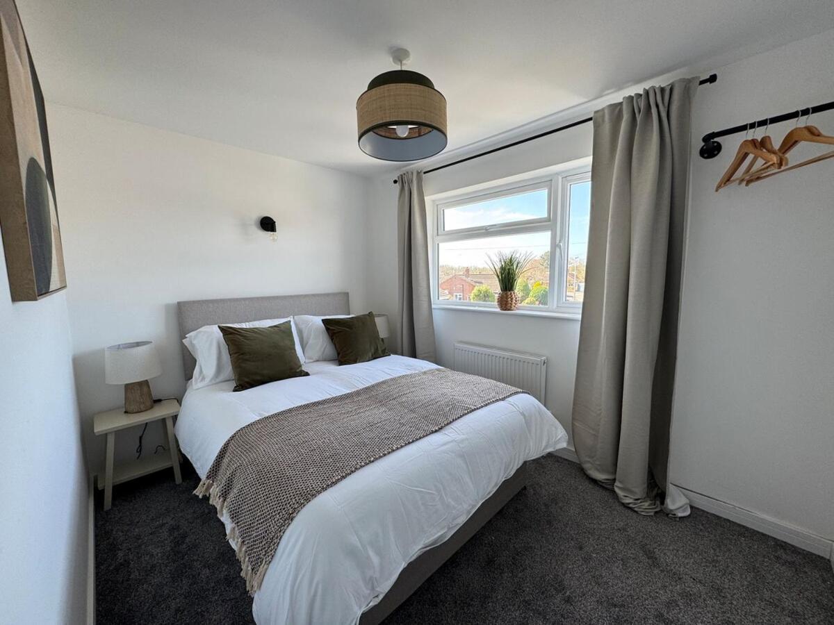 Modern & Spacious In - Smart Tv & Xbox * Exeter
