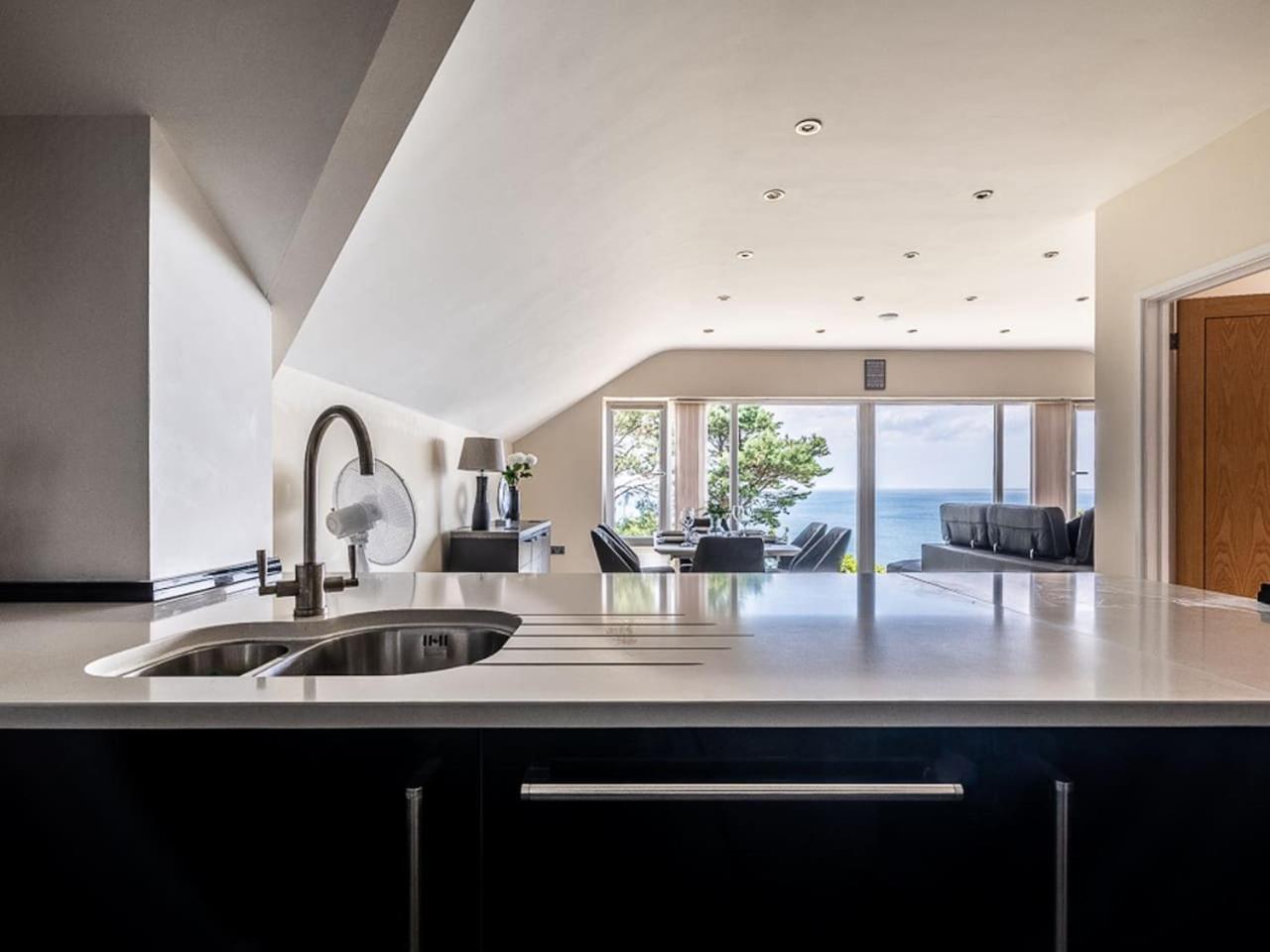 Apartment Stunning With Uninterrupted Views *
