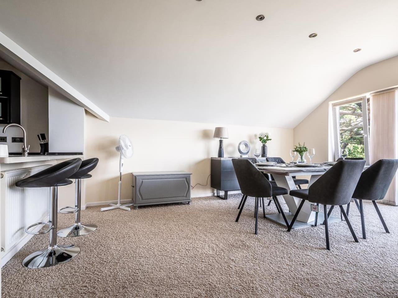 Stunning With Uninterrupted Views * Exeter