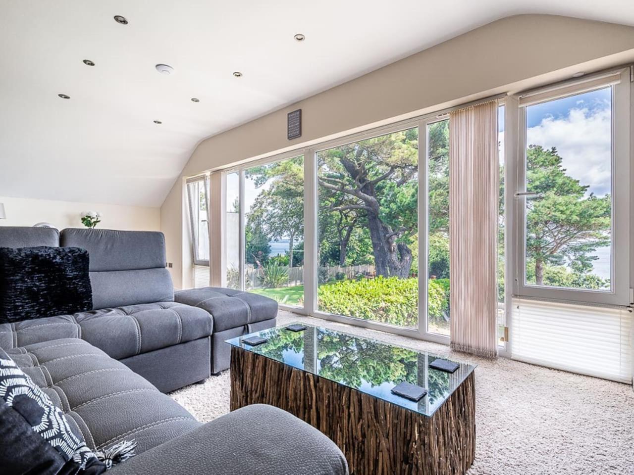 Stunning With Uninterrupted Views Apartment