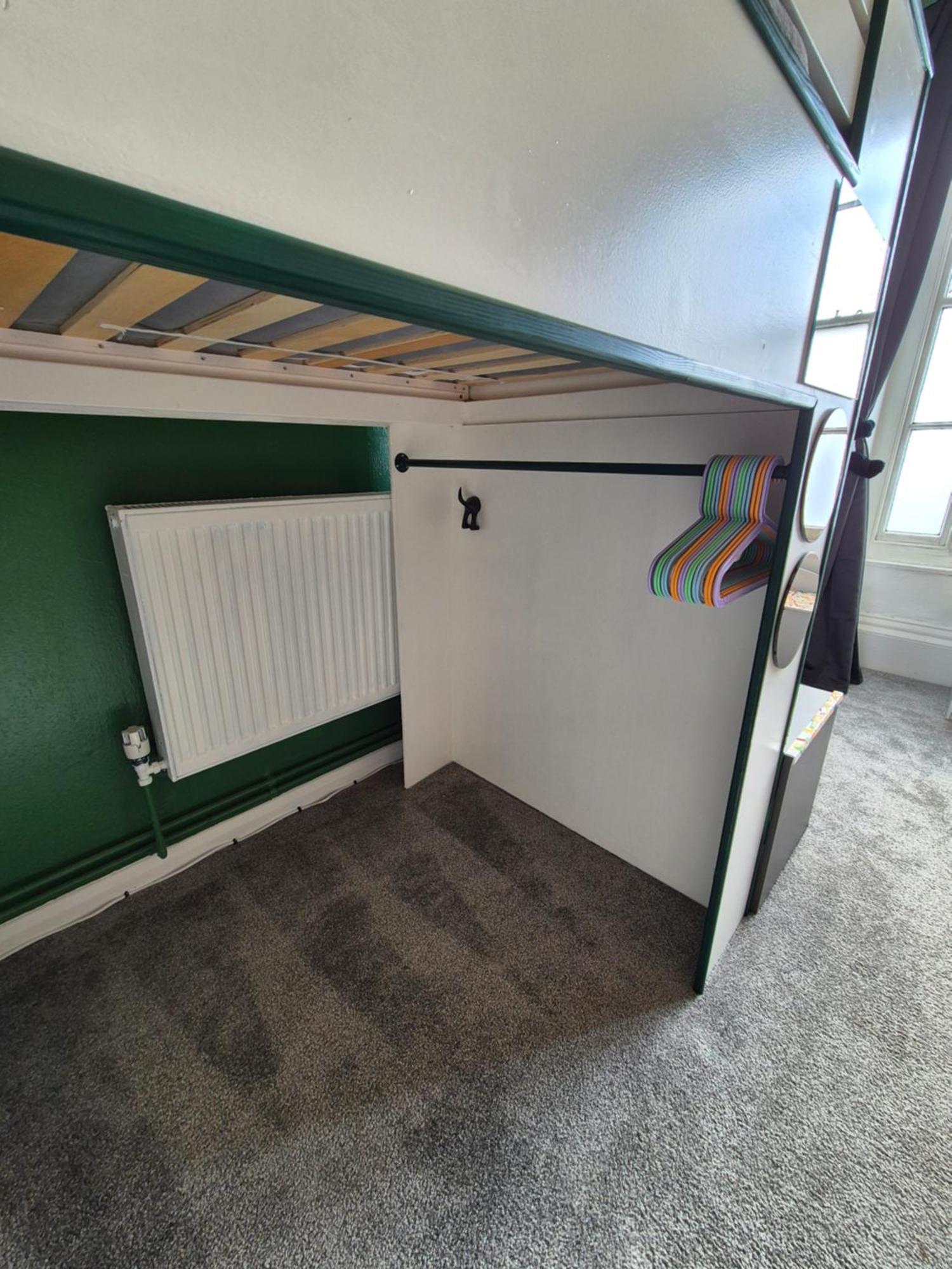 Large 2 Bed, 2 Bath Apt, Parking, Huge Garden, Sky Tv, Wifi, Direct Option