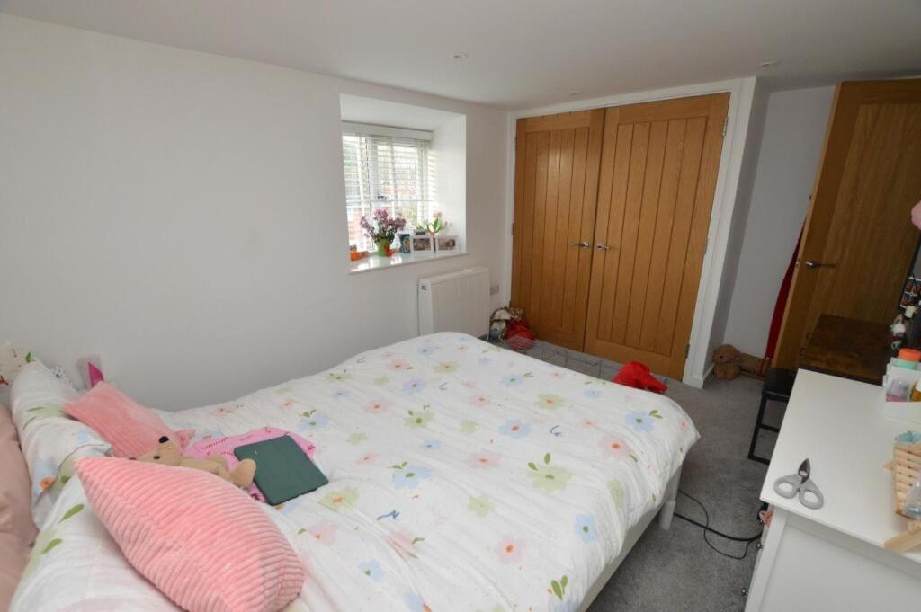Spacious 2-bed - Hospital & Nearby Parking Pet Friendly * Exeter