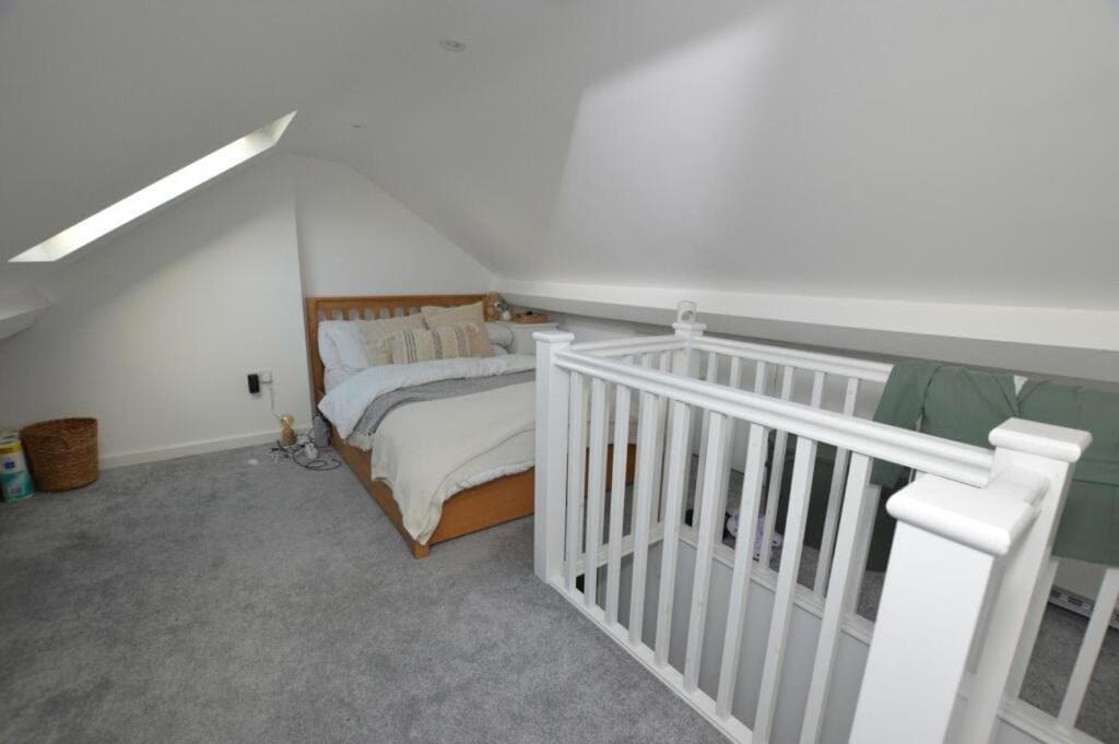 Spacious 2-bed - Hospital & Nearby Parking Pet Friendly